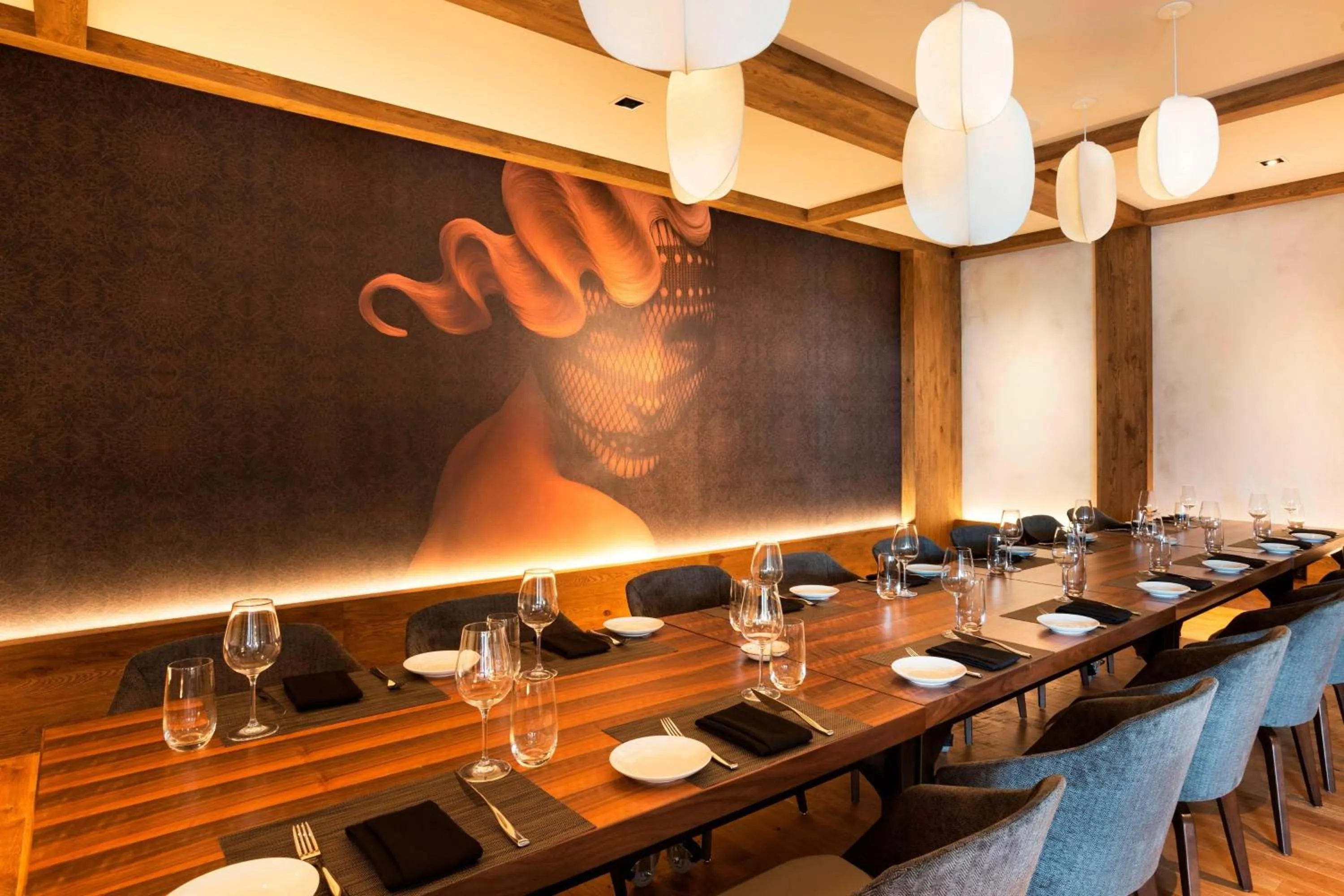 Restaurant/places to eat in Sheraton Bloomington