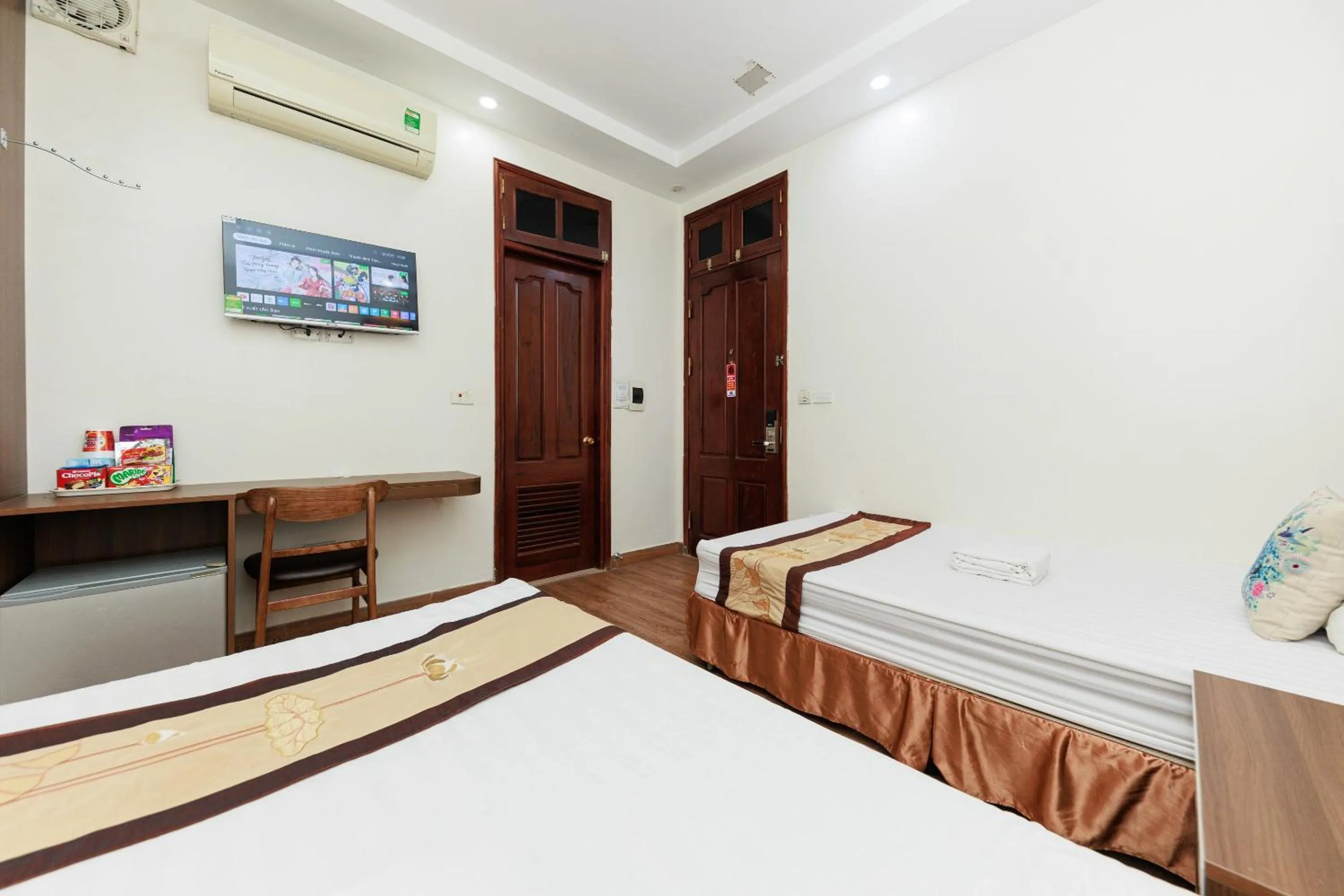 Bedroom, Bed in OYO 472 Lenka Hotel