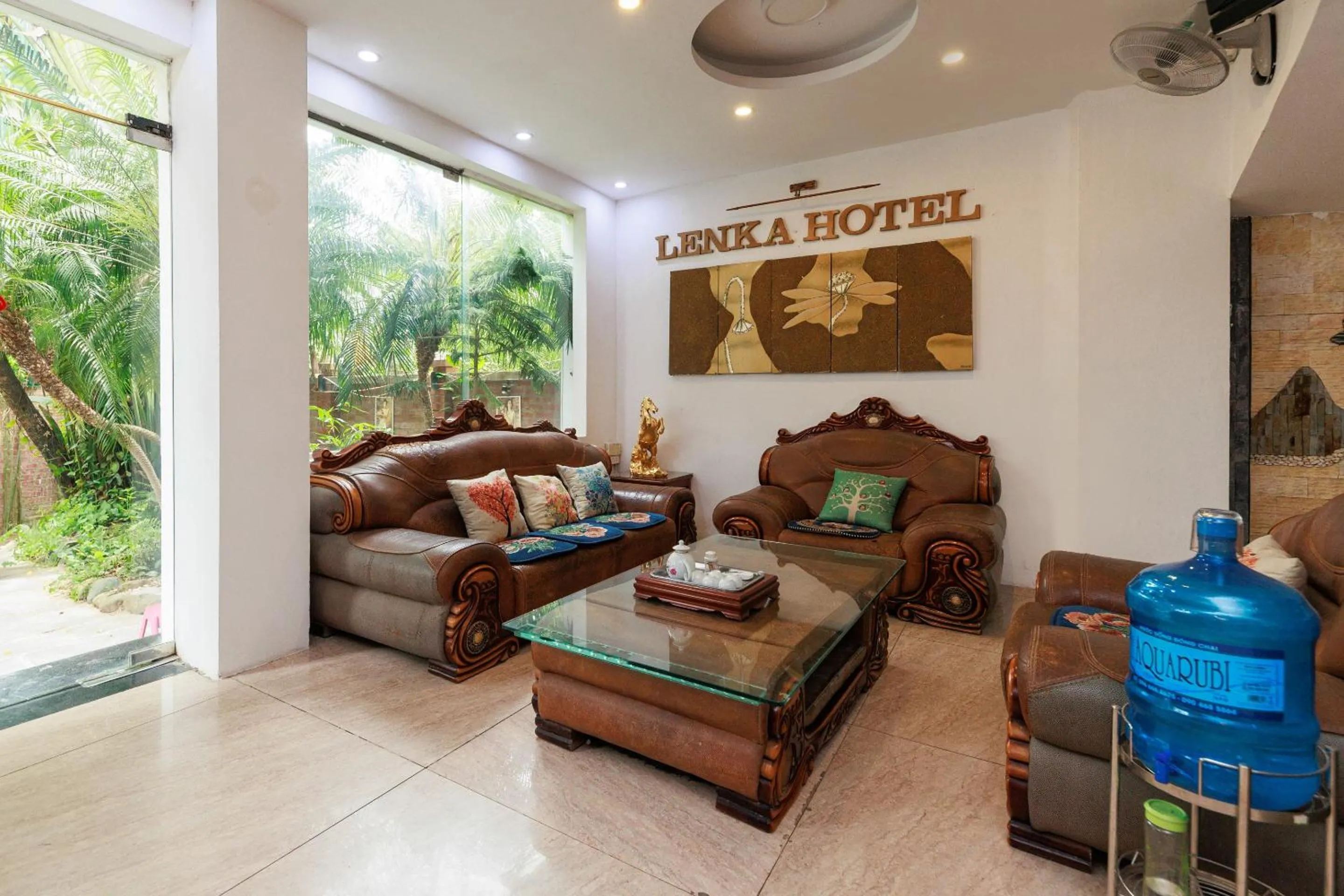 Lobby or reception in OYO 472 Lenka Hotel