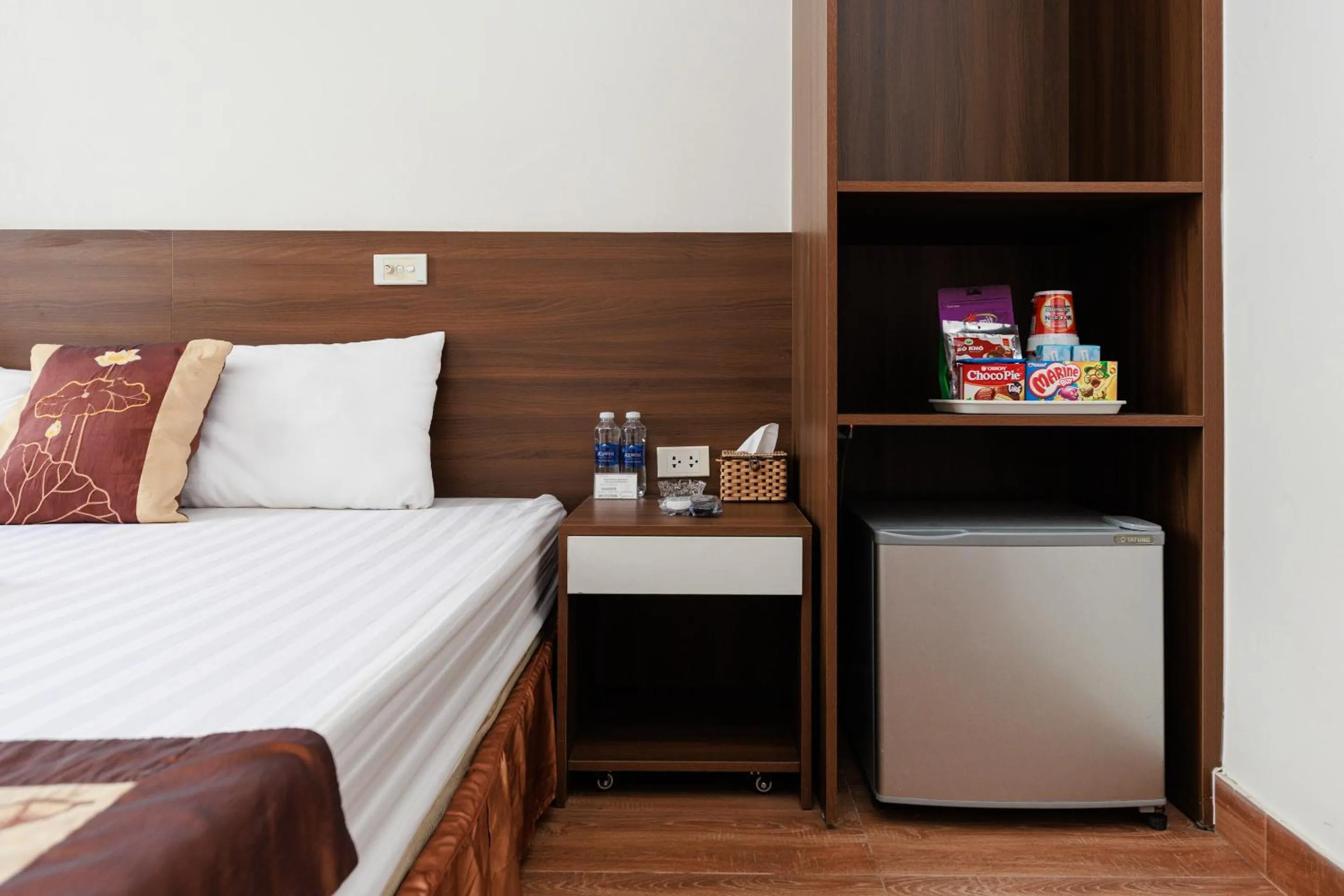 Bedroom, Bed in OYO 472 Lenka Hotel