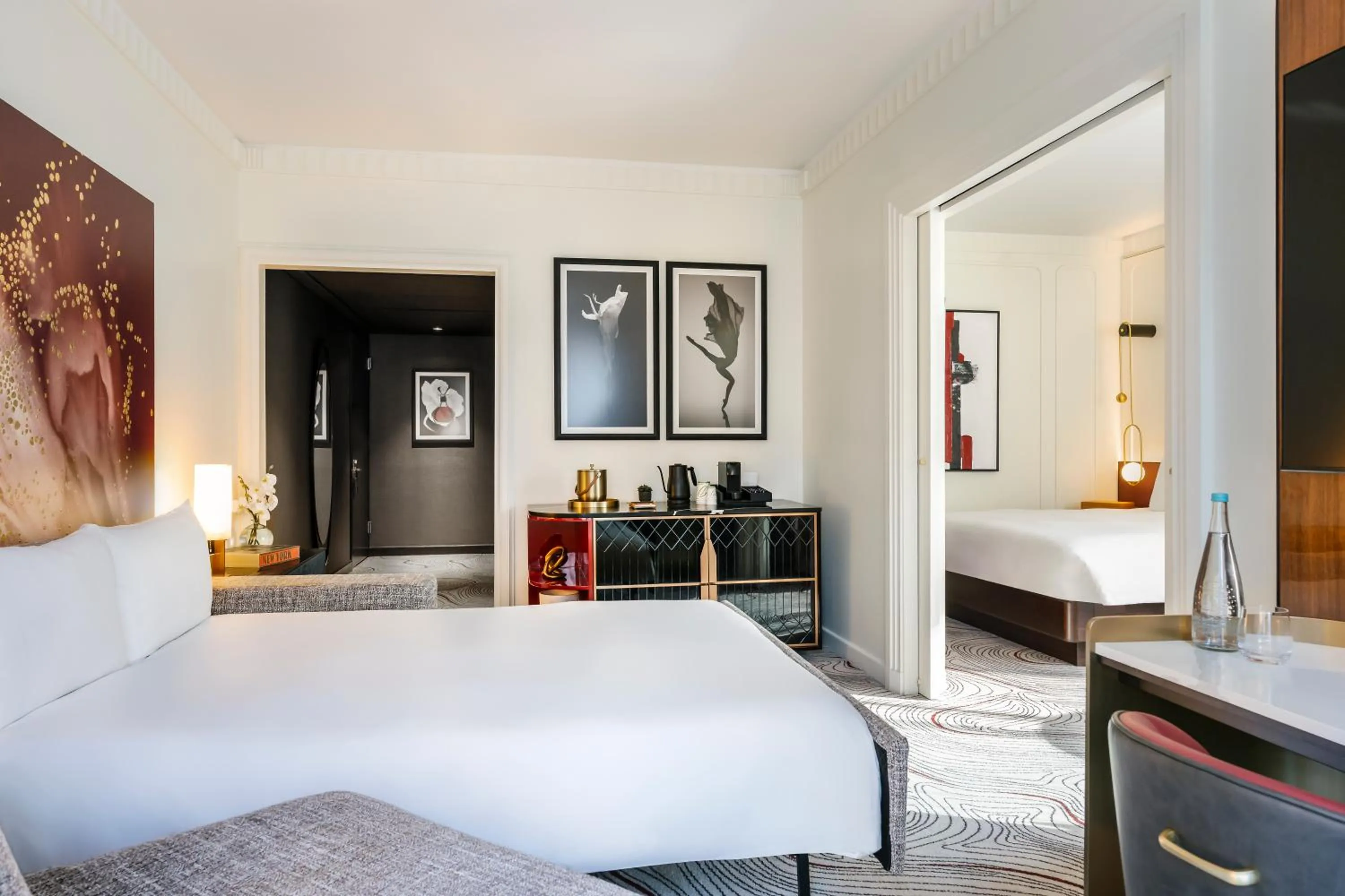 Seating area, Bed in Sofitel New York