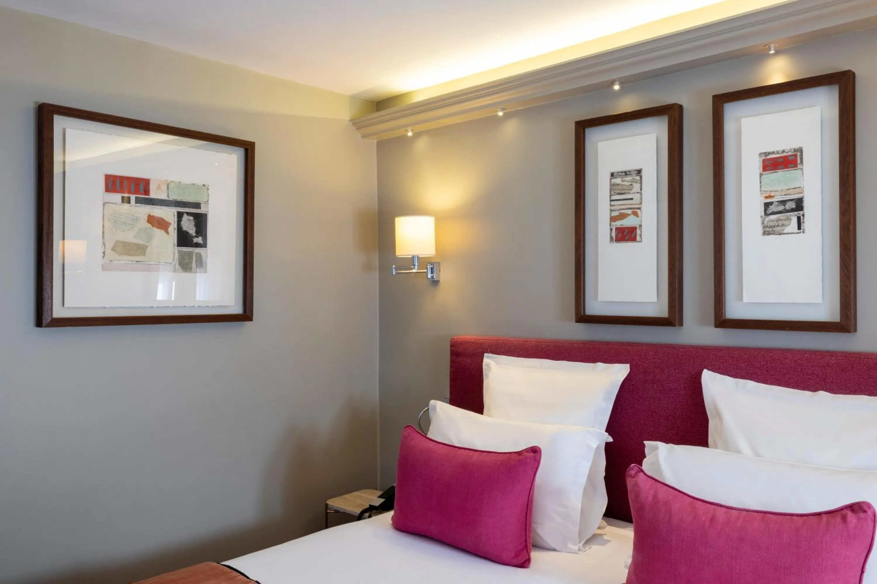 Bed in Hôtel Le Relais des Halles