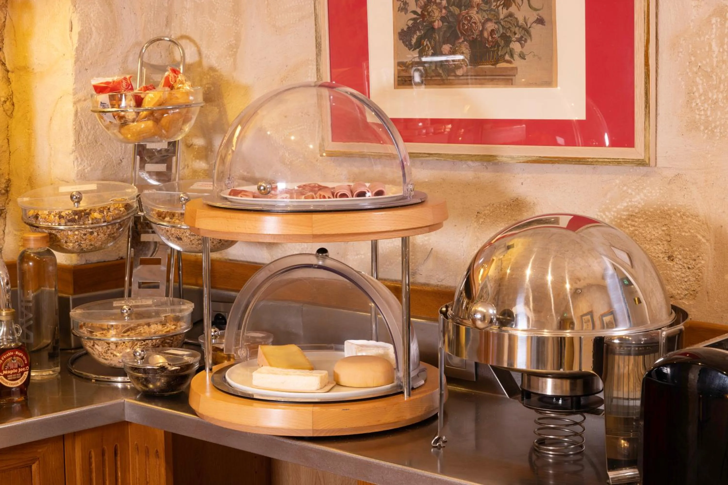 Breakfast in Hôtel Le Relais des Halles