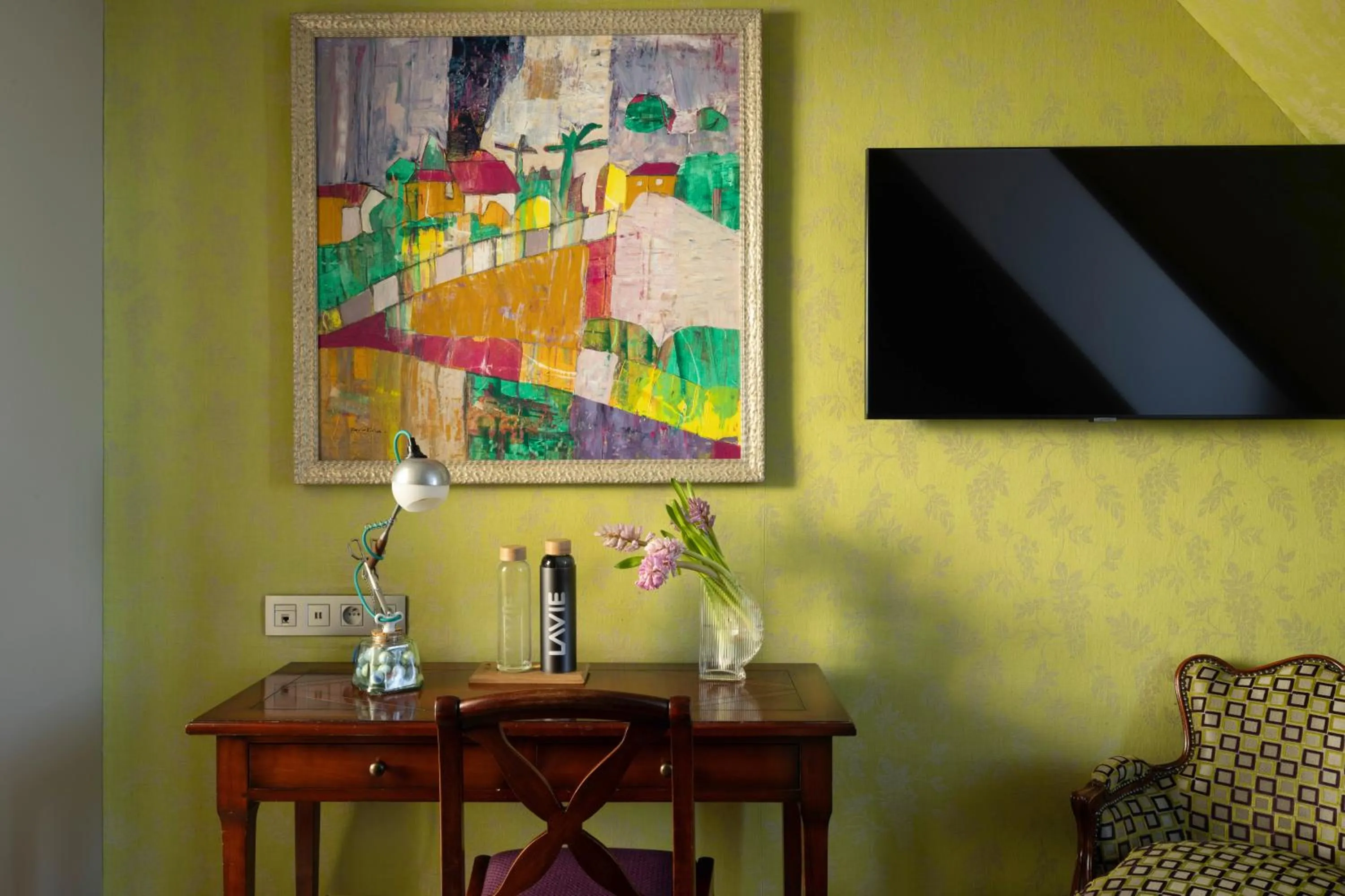 TV and multimedia in Hôtel Le Relais des Halles