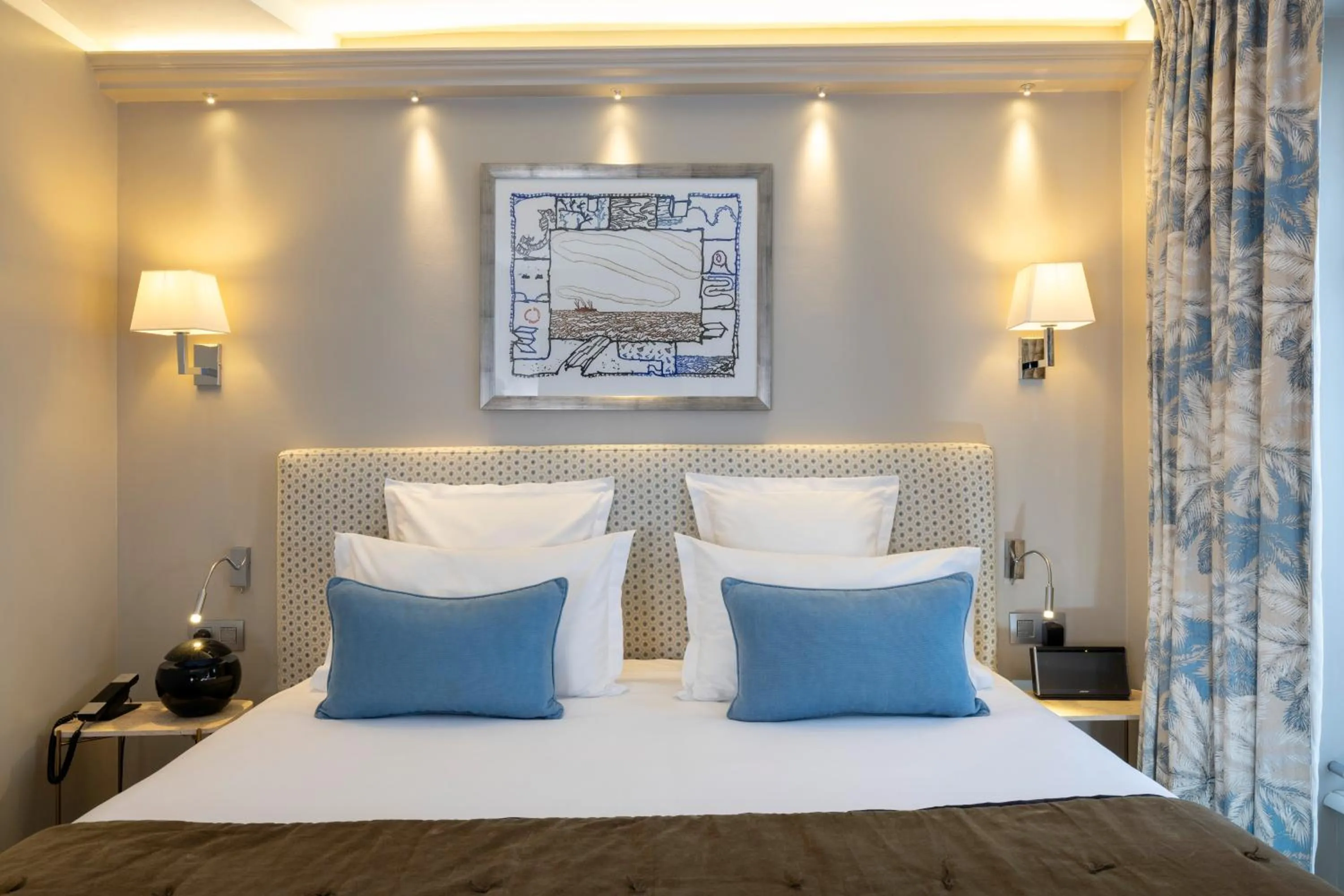 Bed in Hôtel Le Relais des Halles