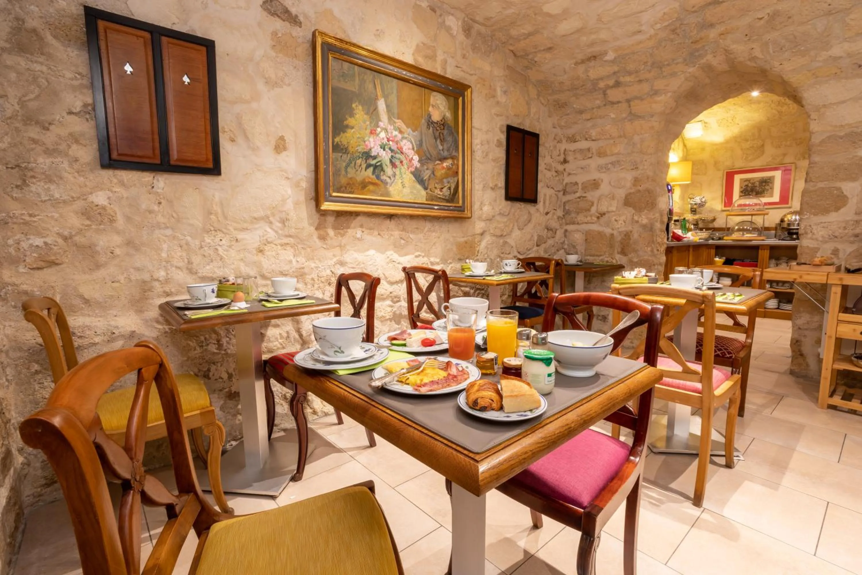 Restaurant/places to eat in Hôtel Le Relais des Halles