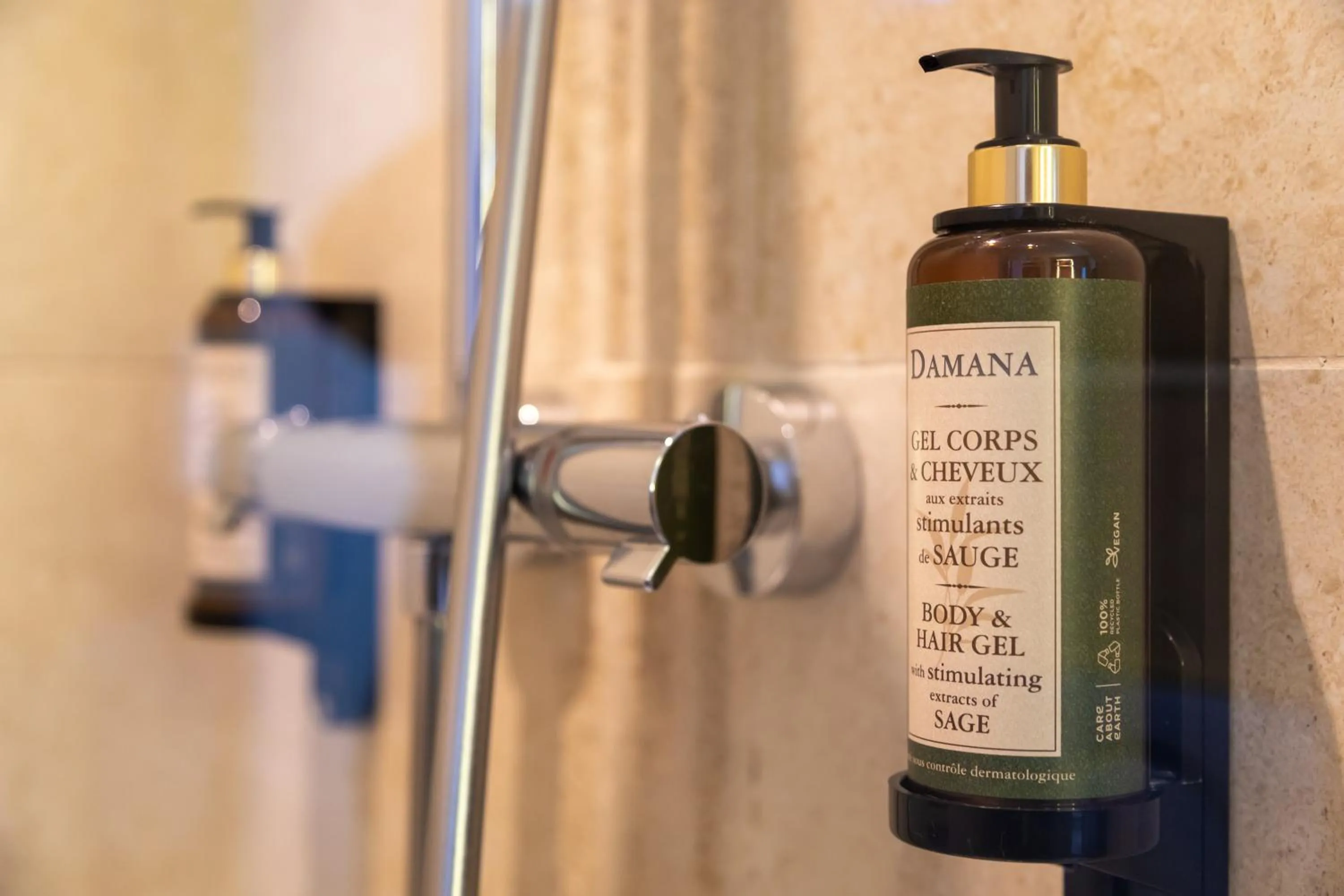 Bathroom in Hôtel Le Relais des Halles