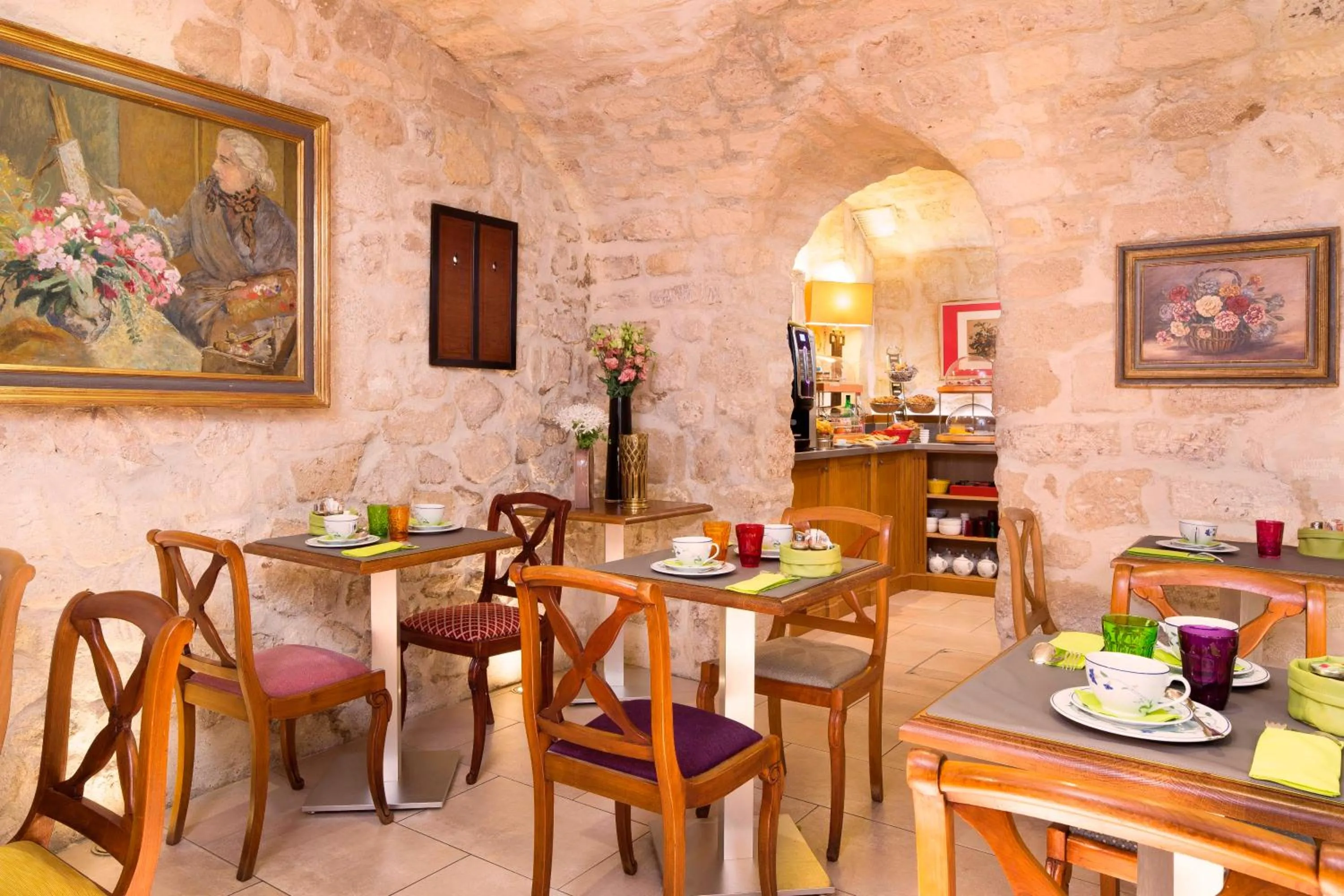 Restaurant/places to eat in Hôtel Le Relais des Halles