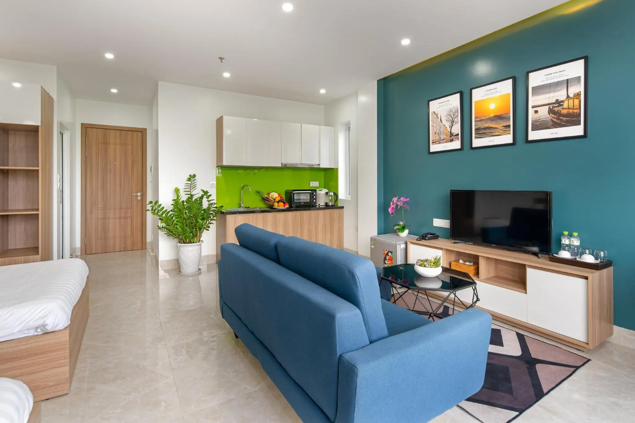 Seating area, Bed in Suri Apartment & Hotel Danang