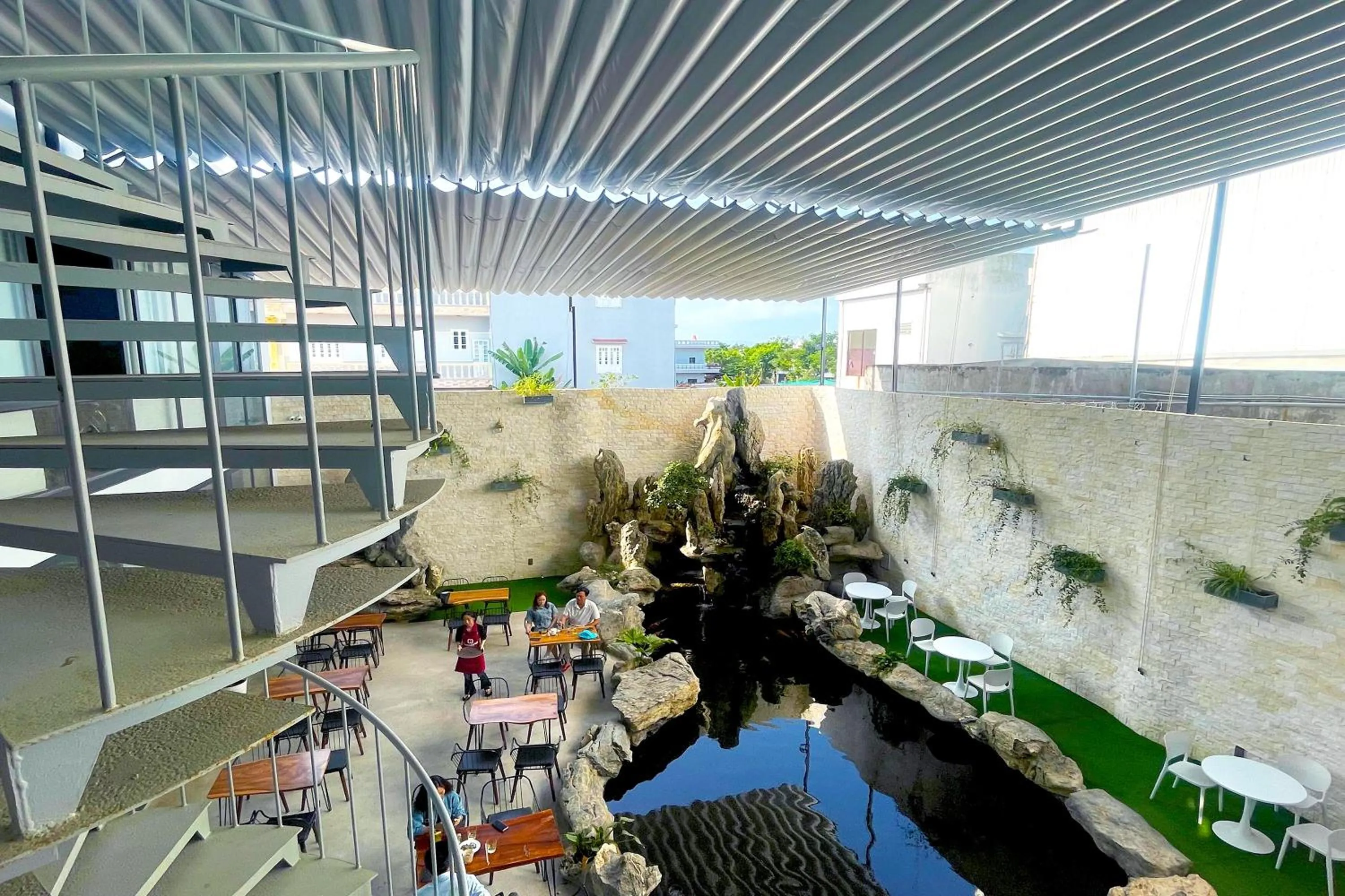 Restaurant/places to eat in Suri Apartment & Hotel Danang