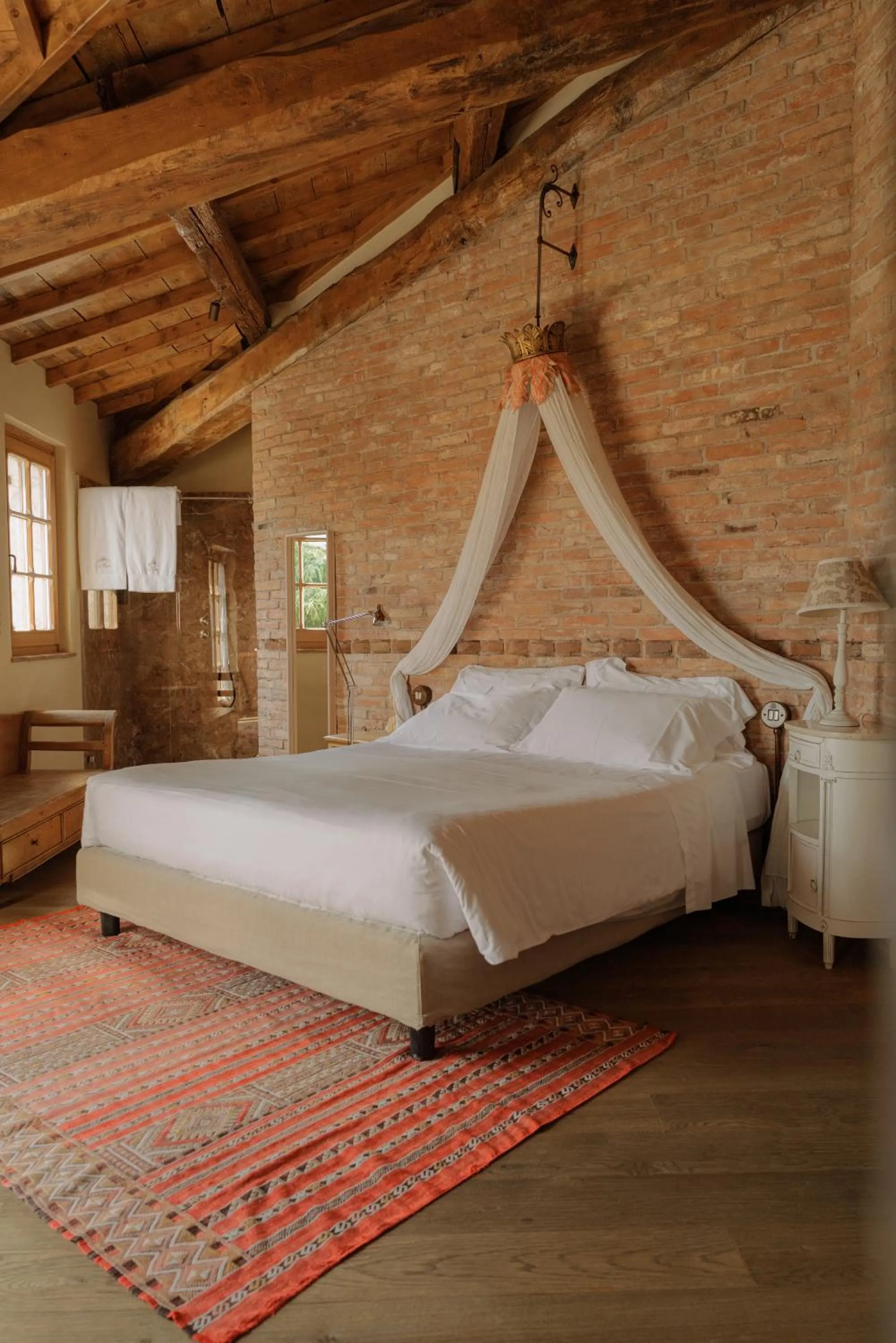 Shower, Bed in Tenuta Le Cave