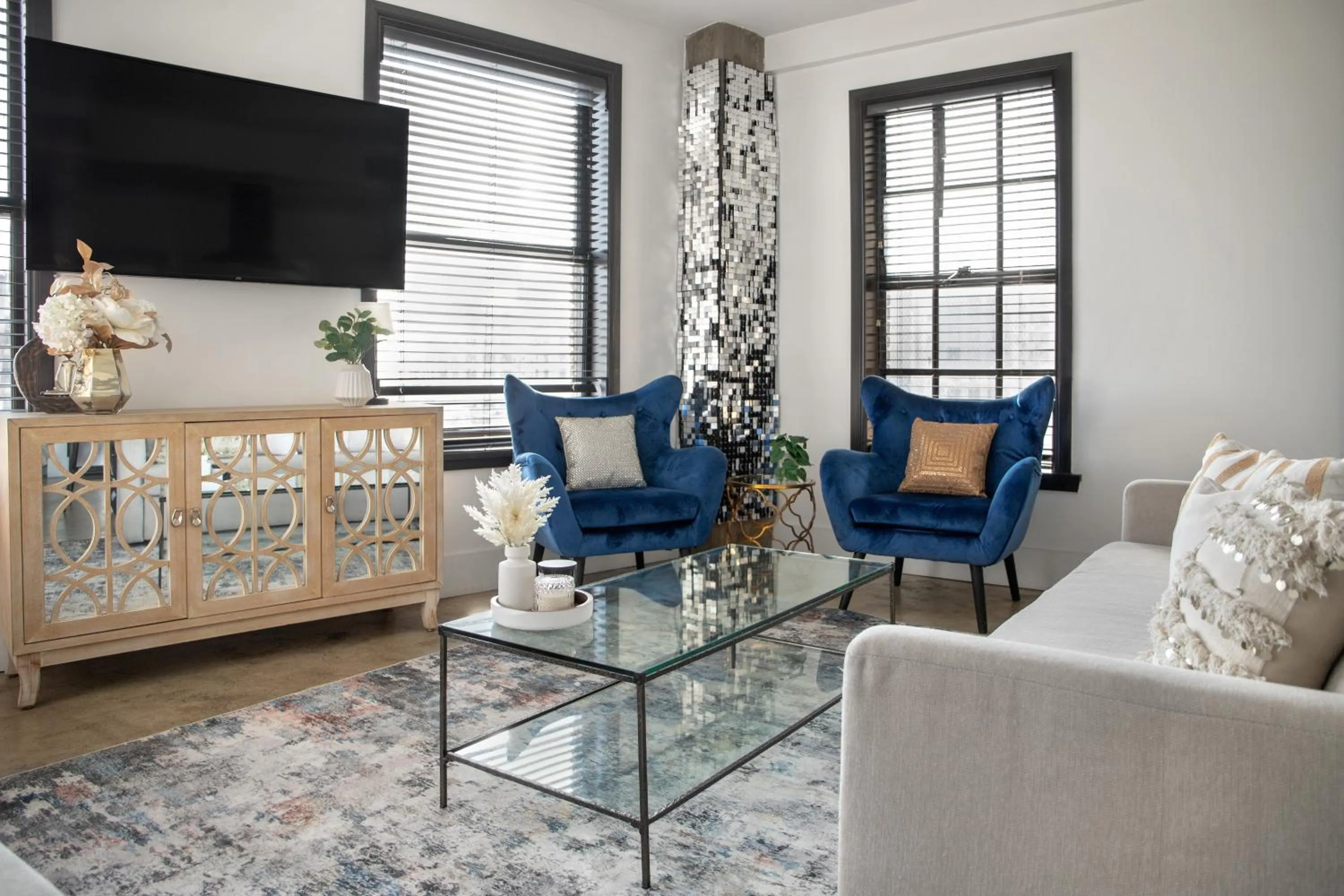 TV and multimedia in Angel City 1 bedroom Apartment