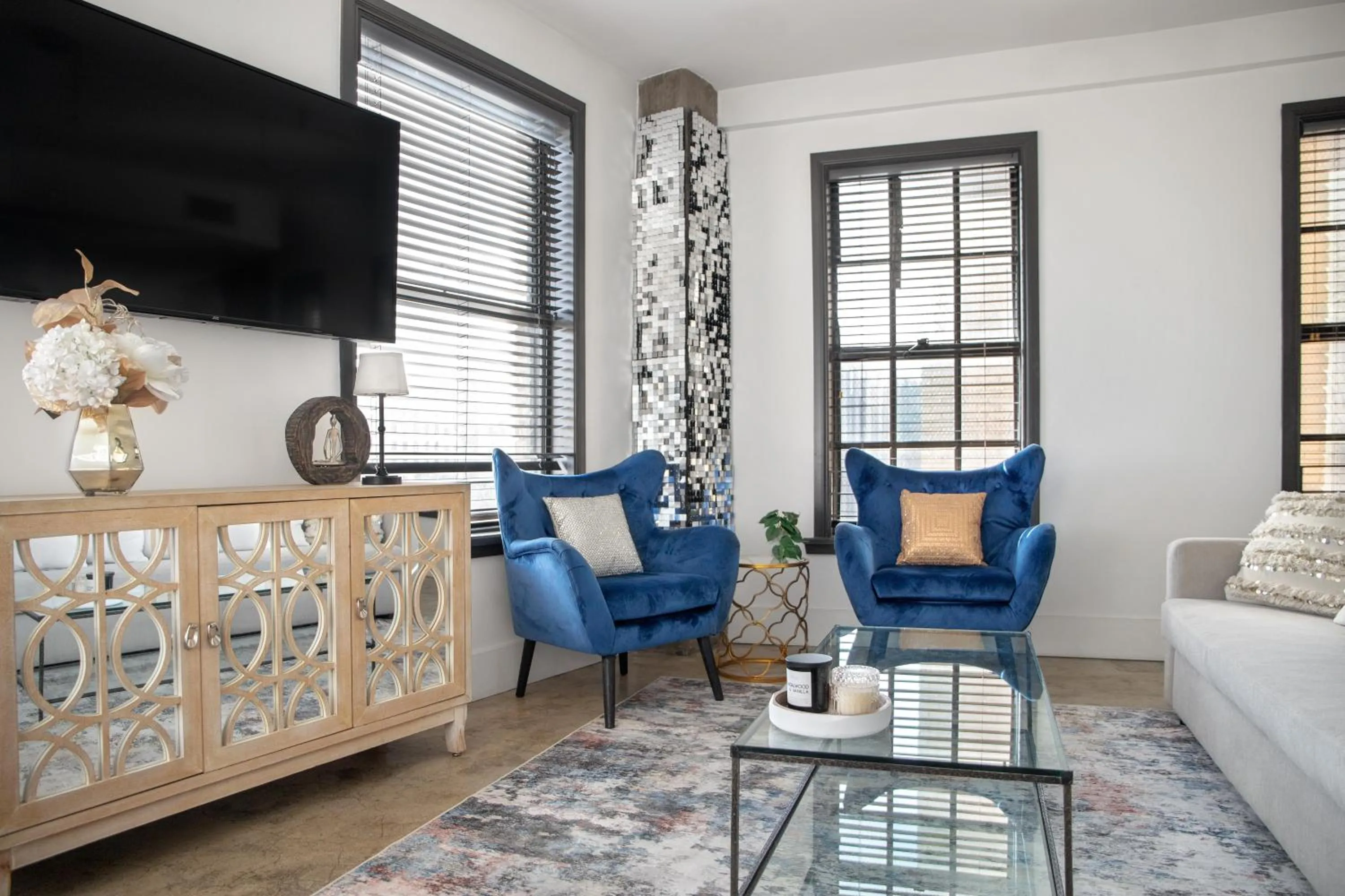 TV and multimedia in Angel City 1 bedroom Apartment