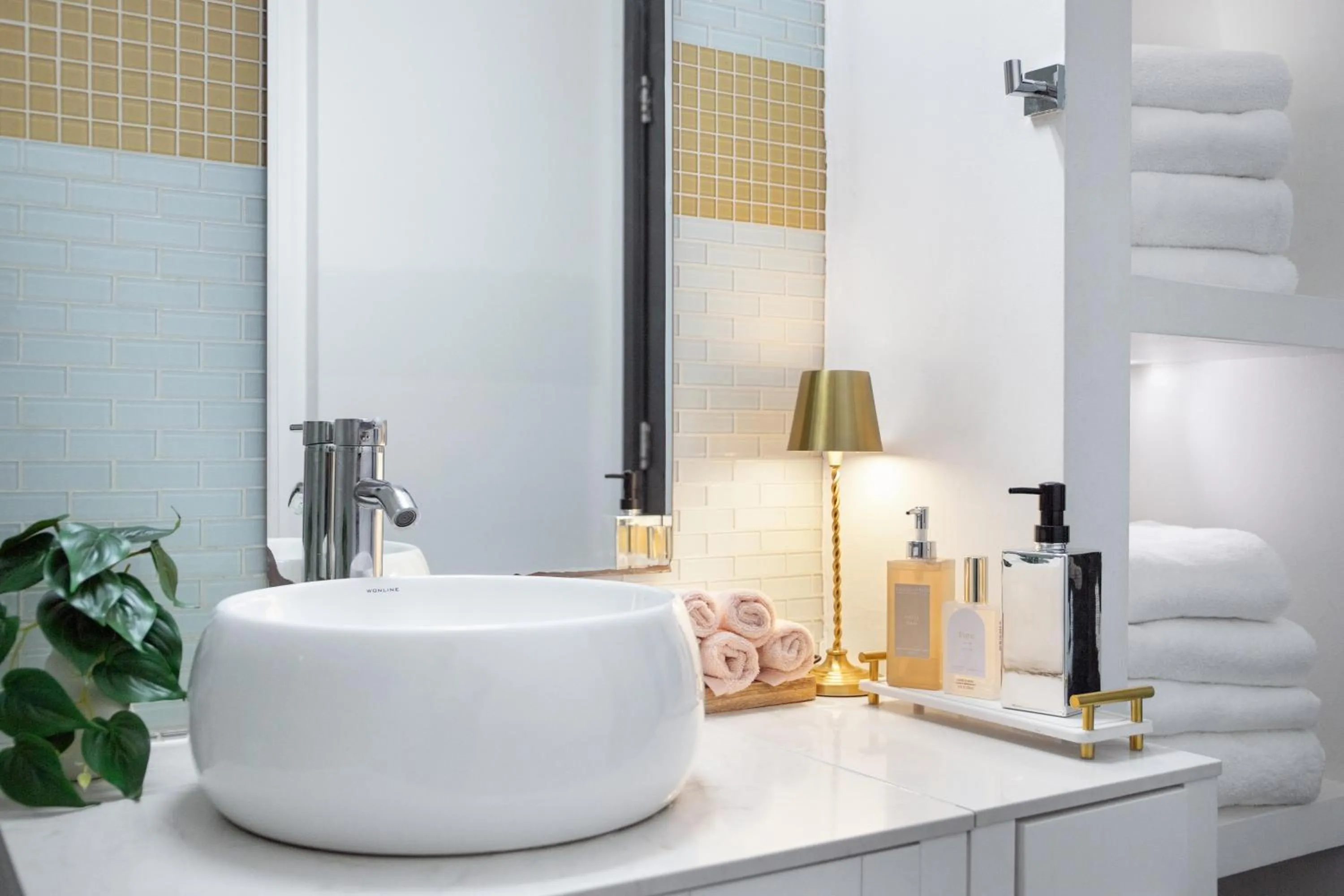 Bathroom in Angel City 1 bedroom Apartment