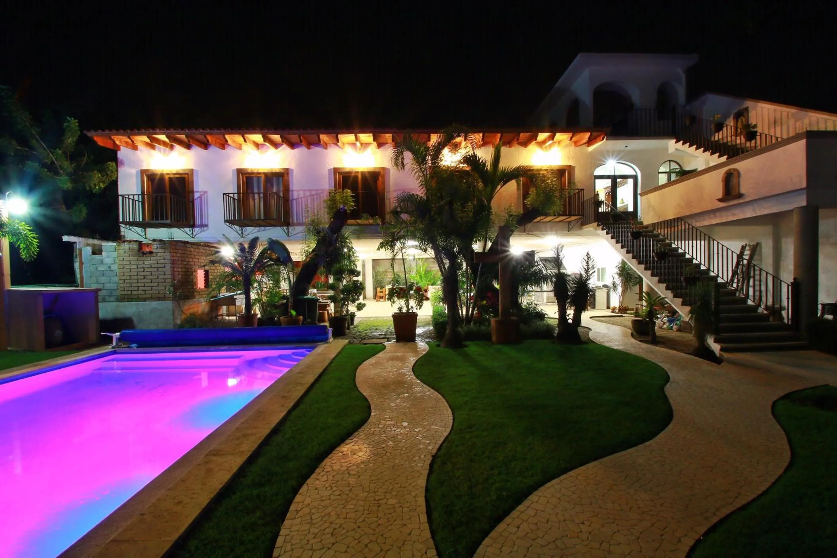 Property building in Hotel Concierge Flor y Canto