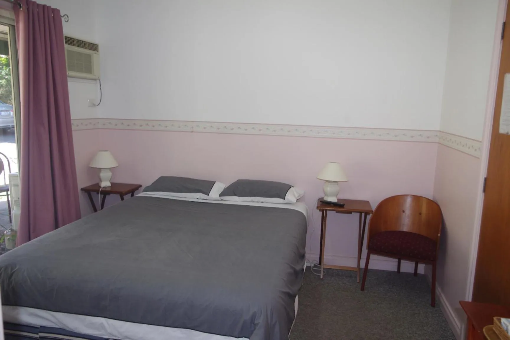 Bed in Halls Gap Tavern