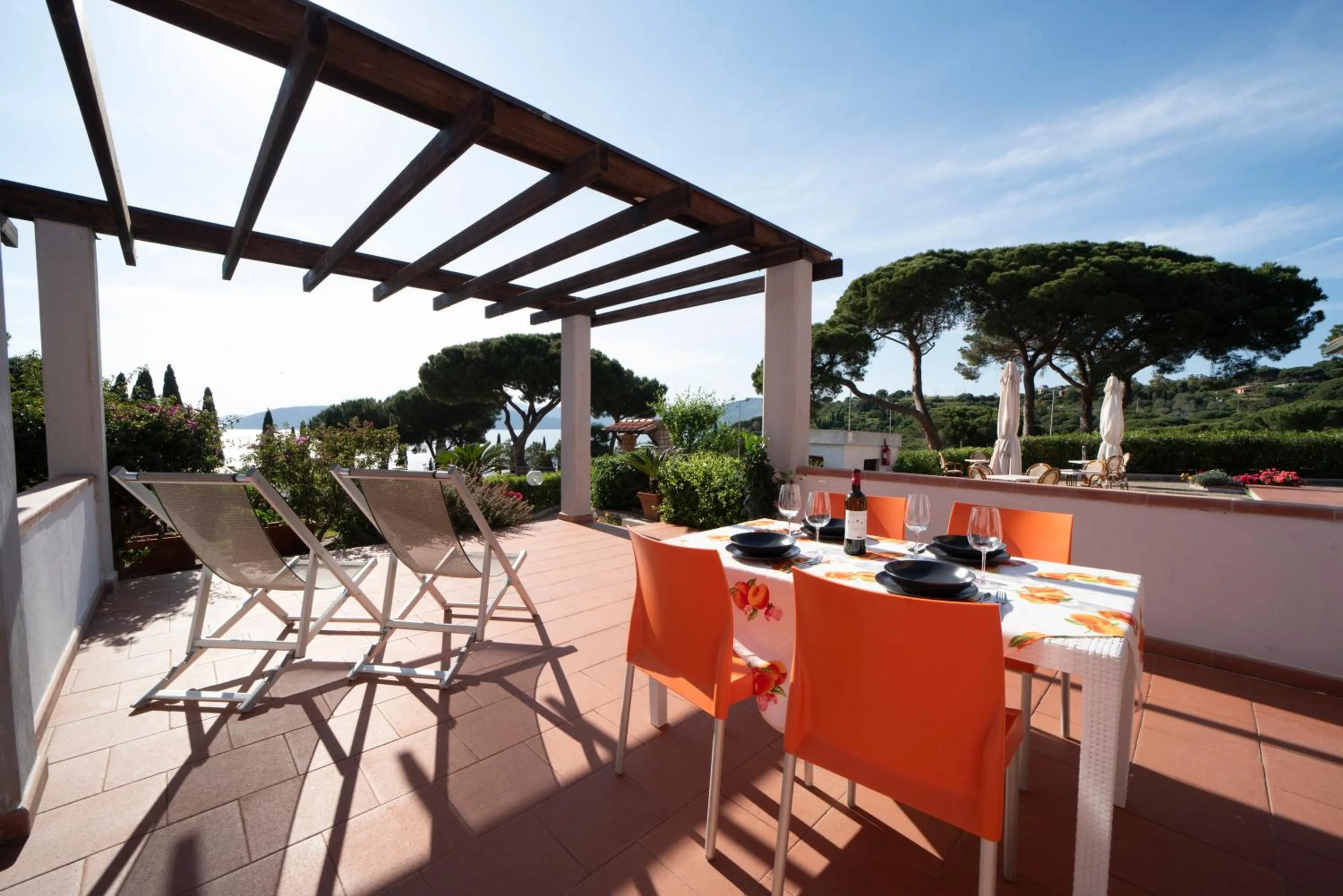 Patio in Residence Le Grazie Est