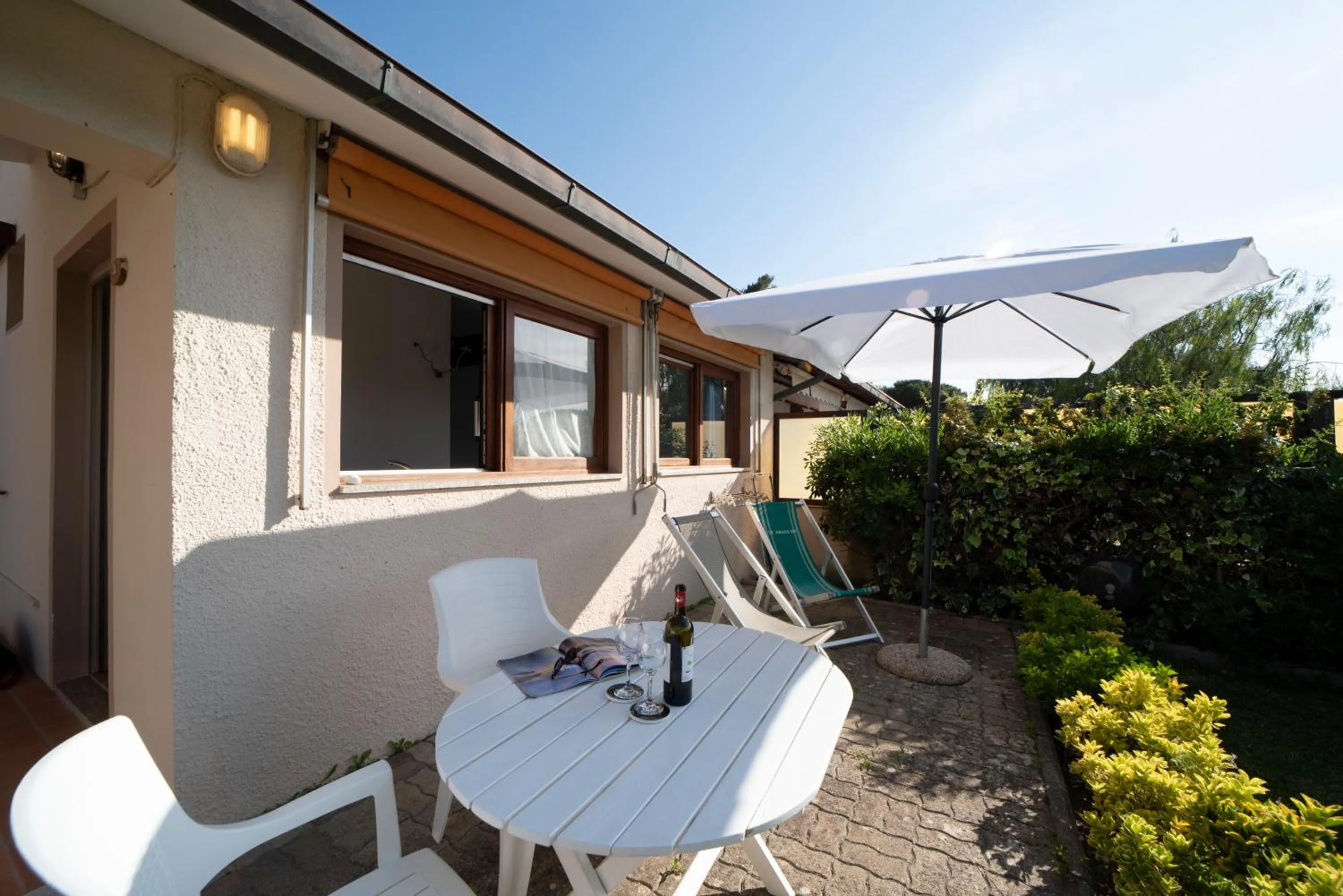 Patio in Residence Le Grazie Est