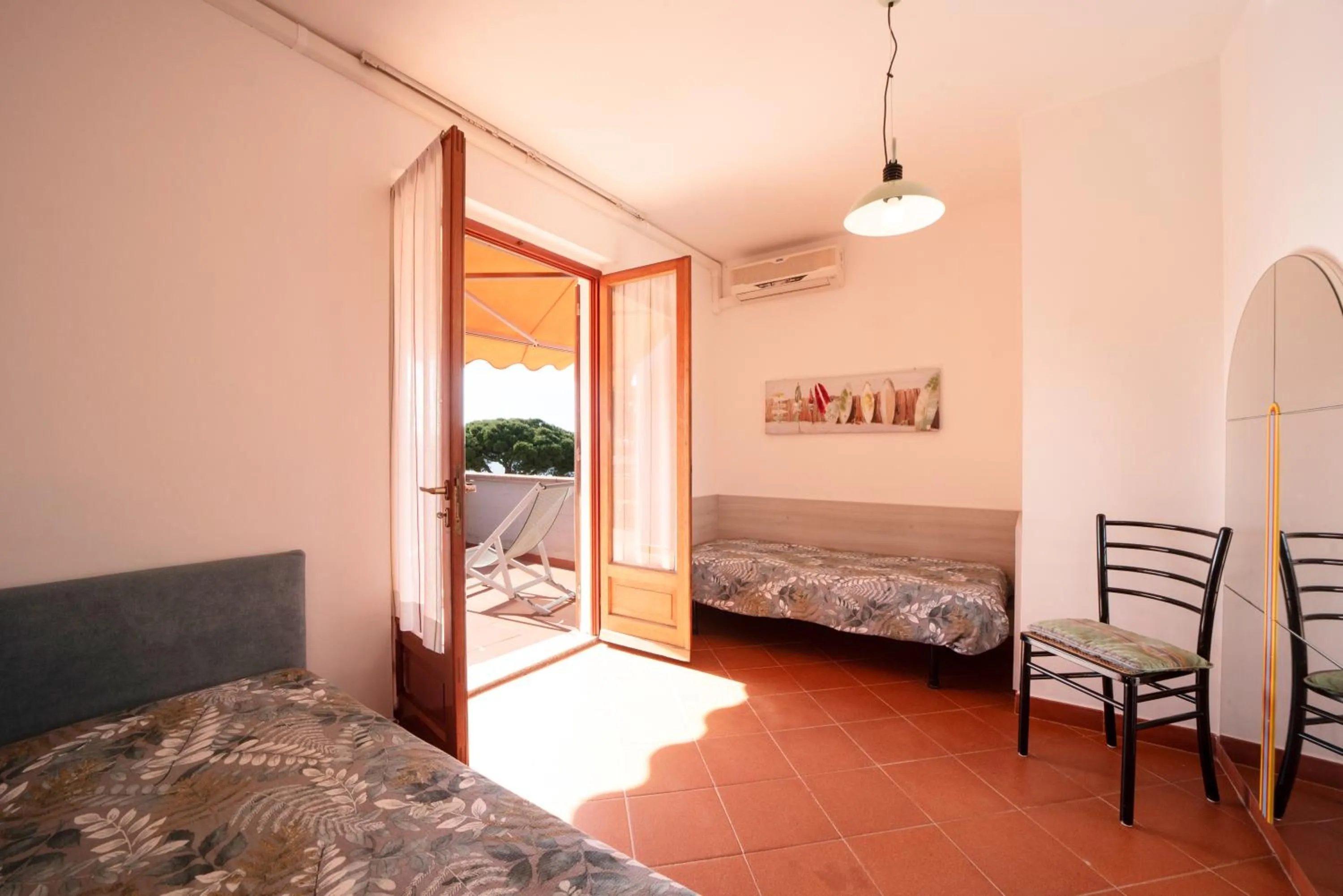 Photo of the whole room, Bed in Residence Le Grazie Est