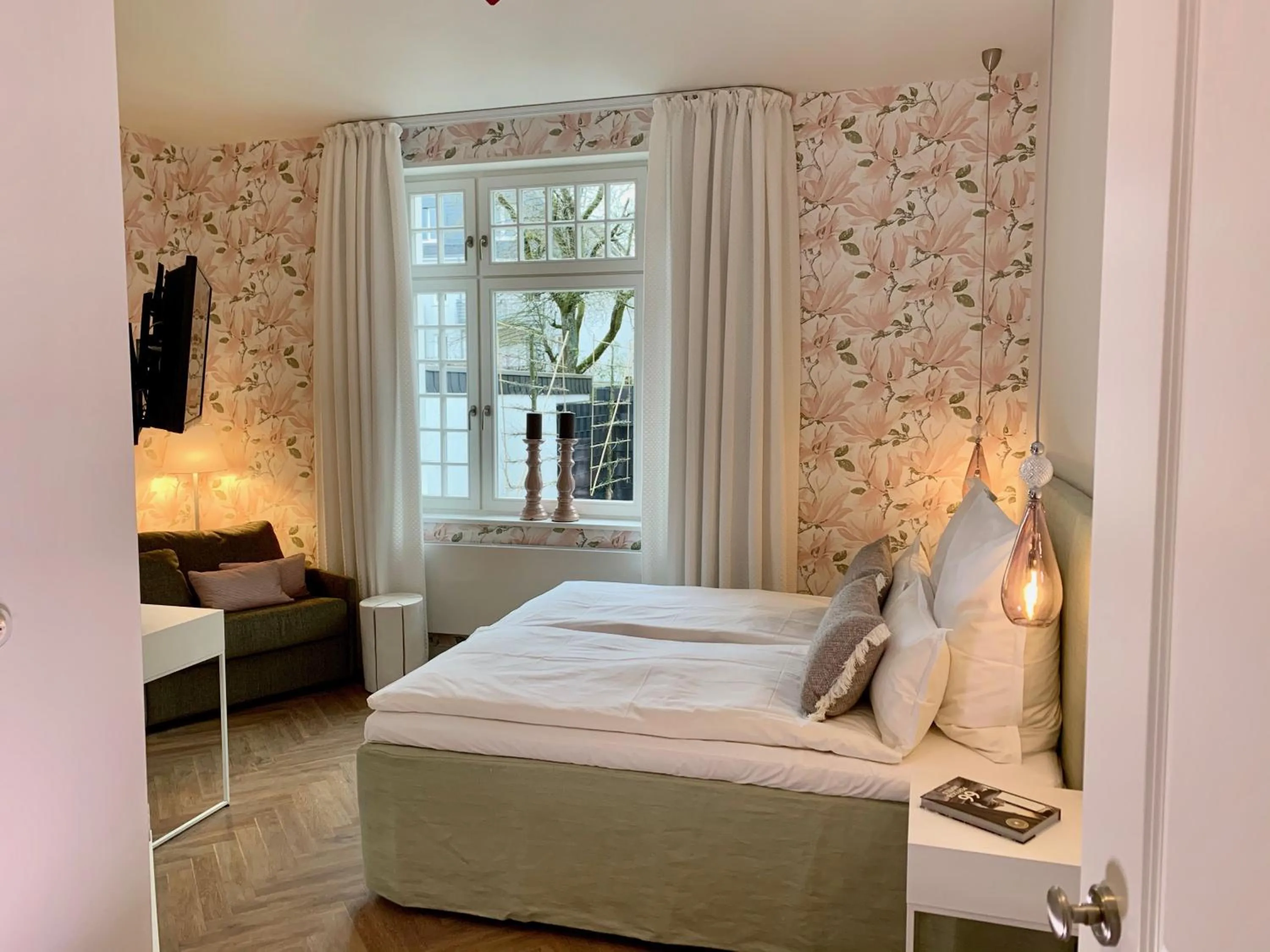 Photo of the whole room, Bed in BUITERLING Hotel