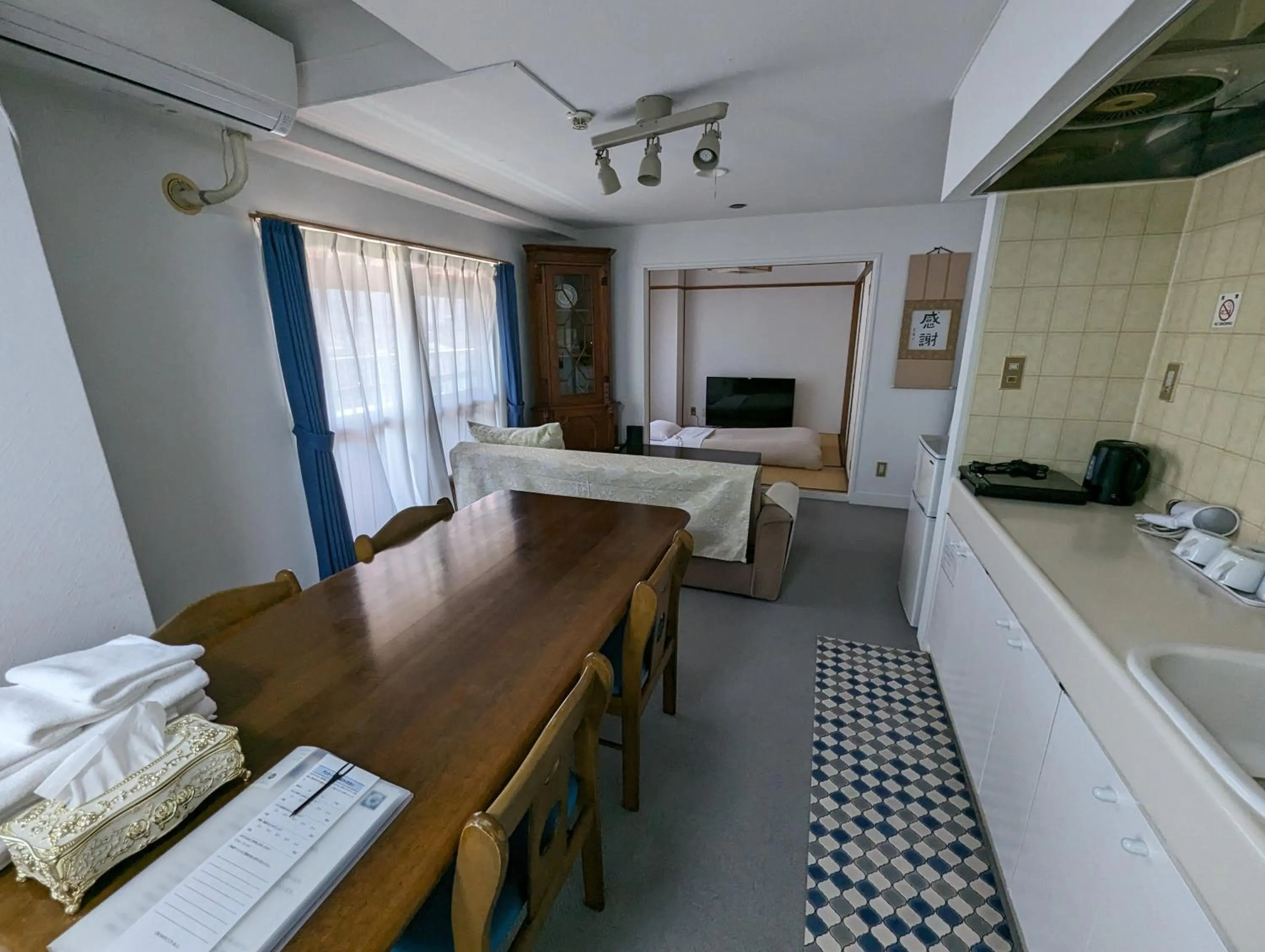 Photo of the whole room, Bed in Hotel WWJ