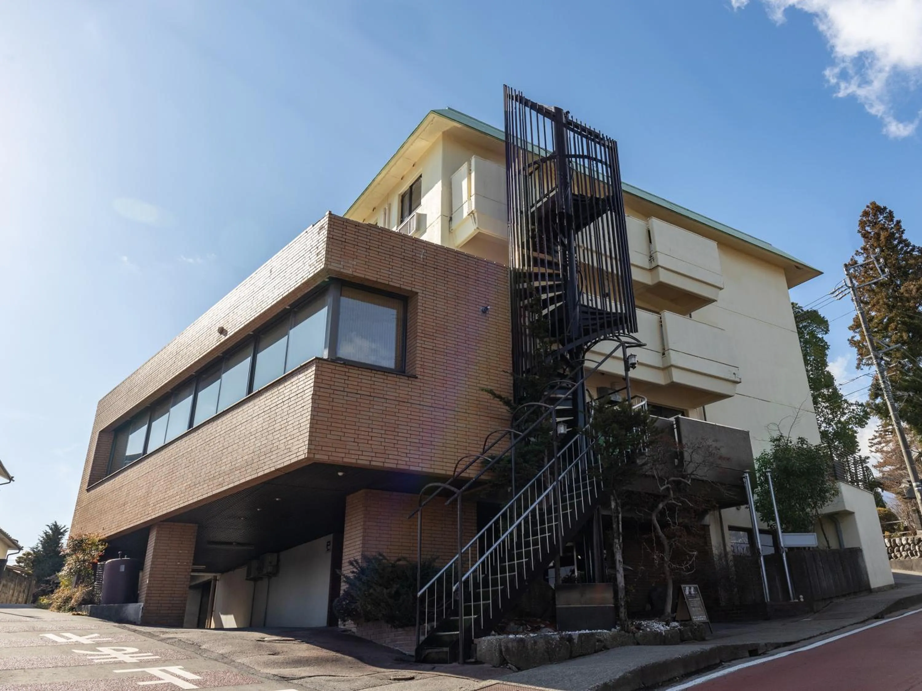 Property building in Hotel WWJ