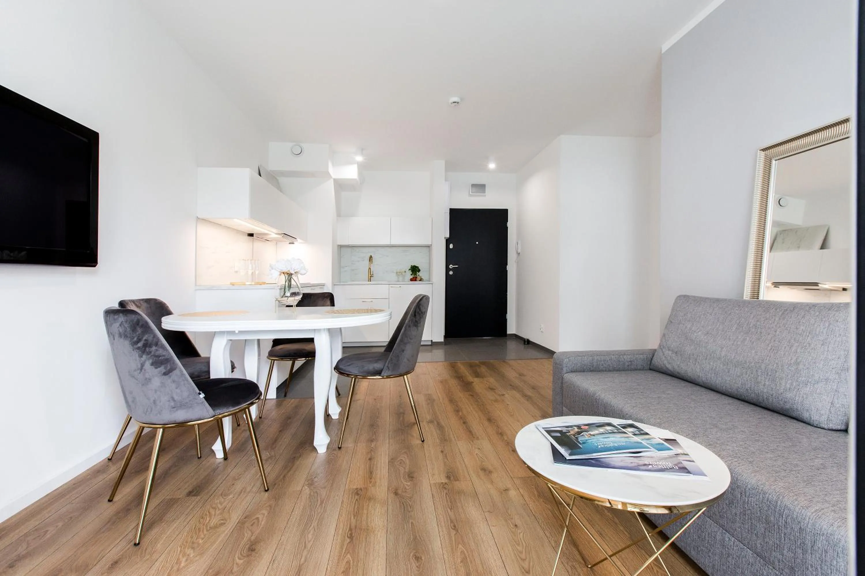 Kitchen or kitchenette in Symphony Baltica Towers Apartamenty