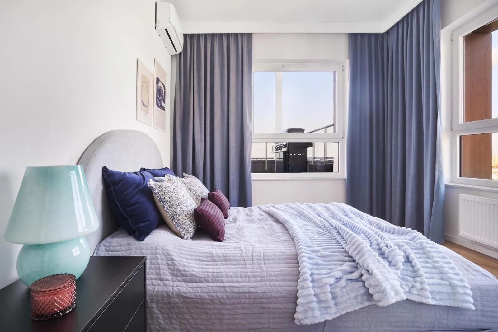 Bed in Symphony Baltica Towers Apartamenty