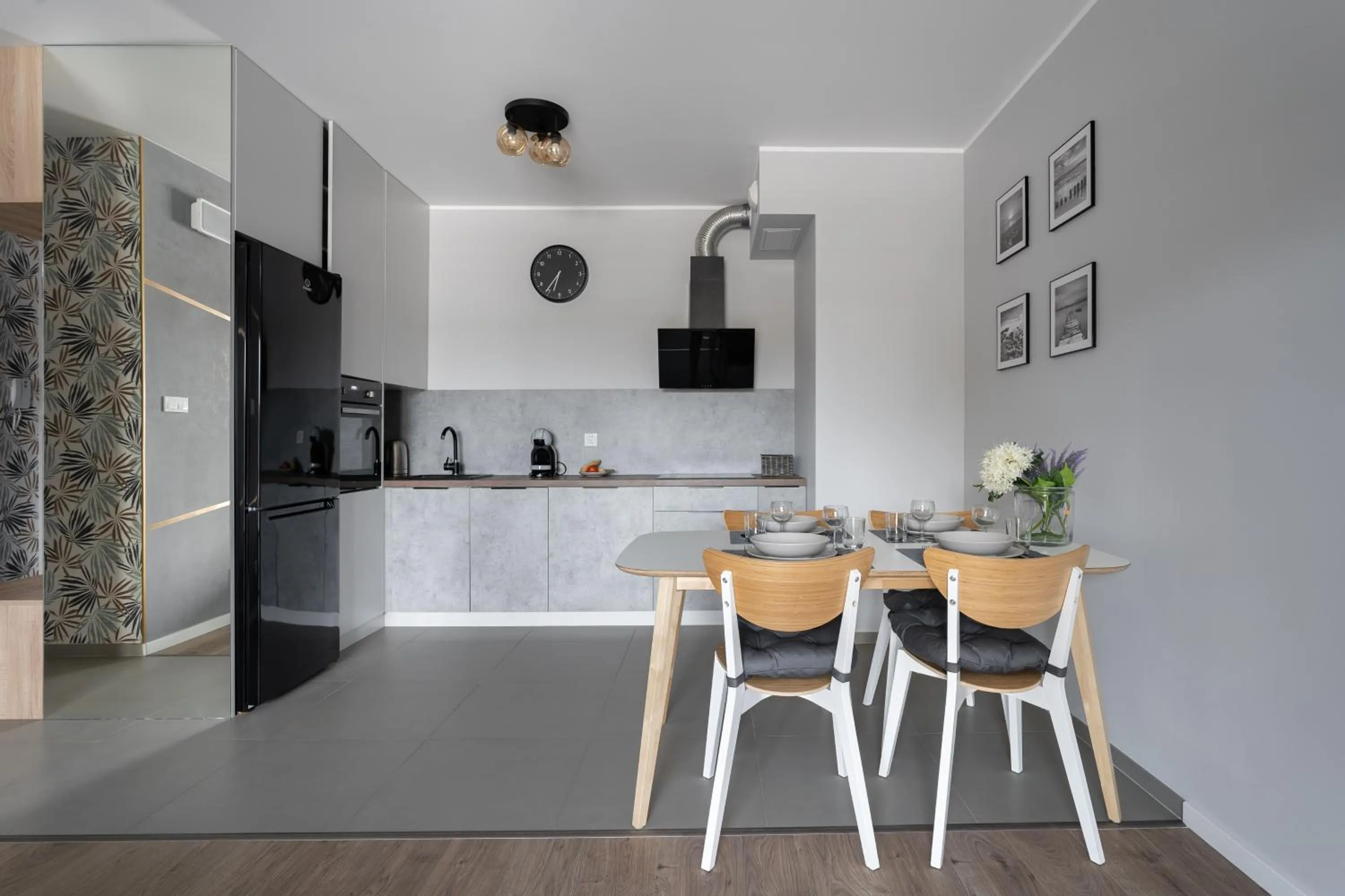 Kitchen or kitchenette in Symphony Baltica Towers Apartamenty