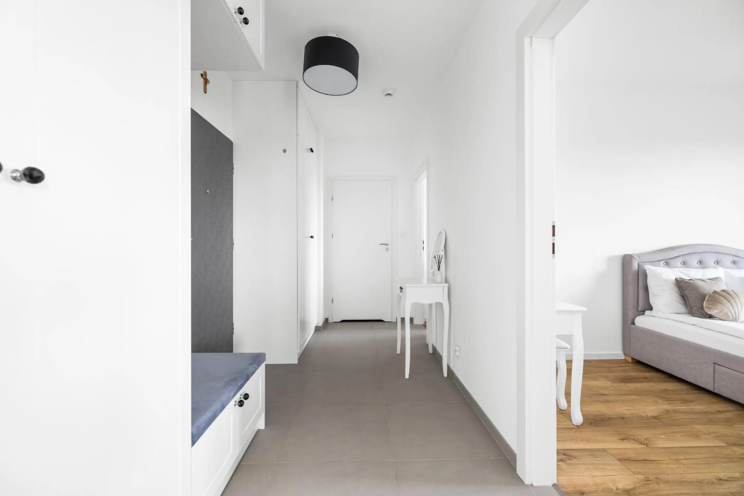 wardrobe, Bed in Symphony Baltica Towers Apartamenty