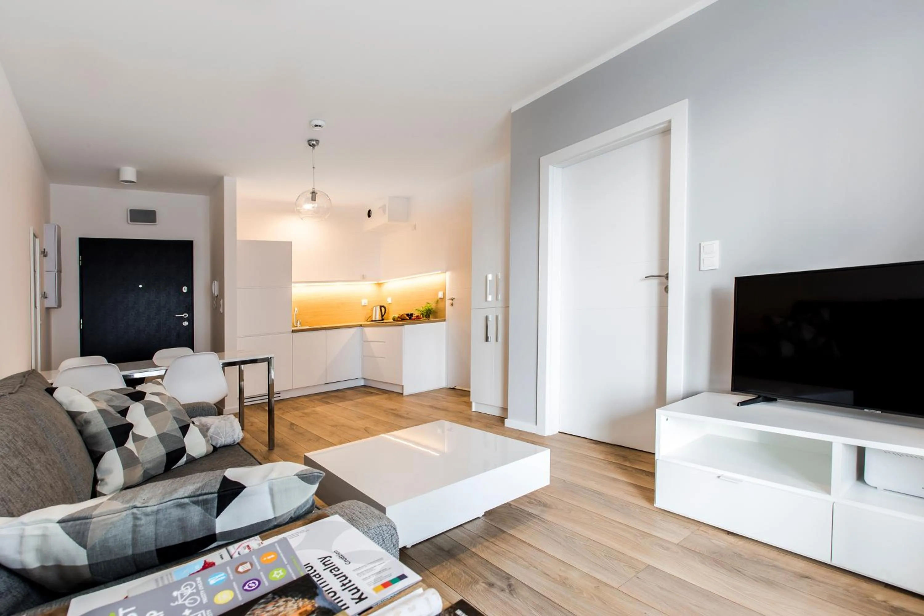 Living room, Bed in Symphony Baltica Towers Apartamenty