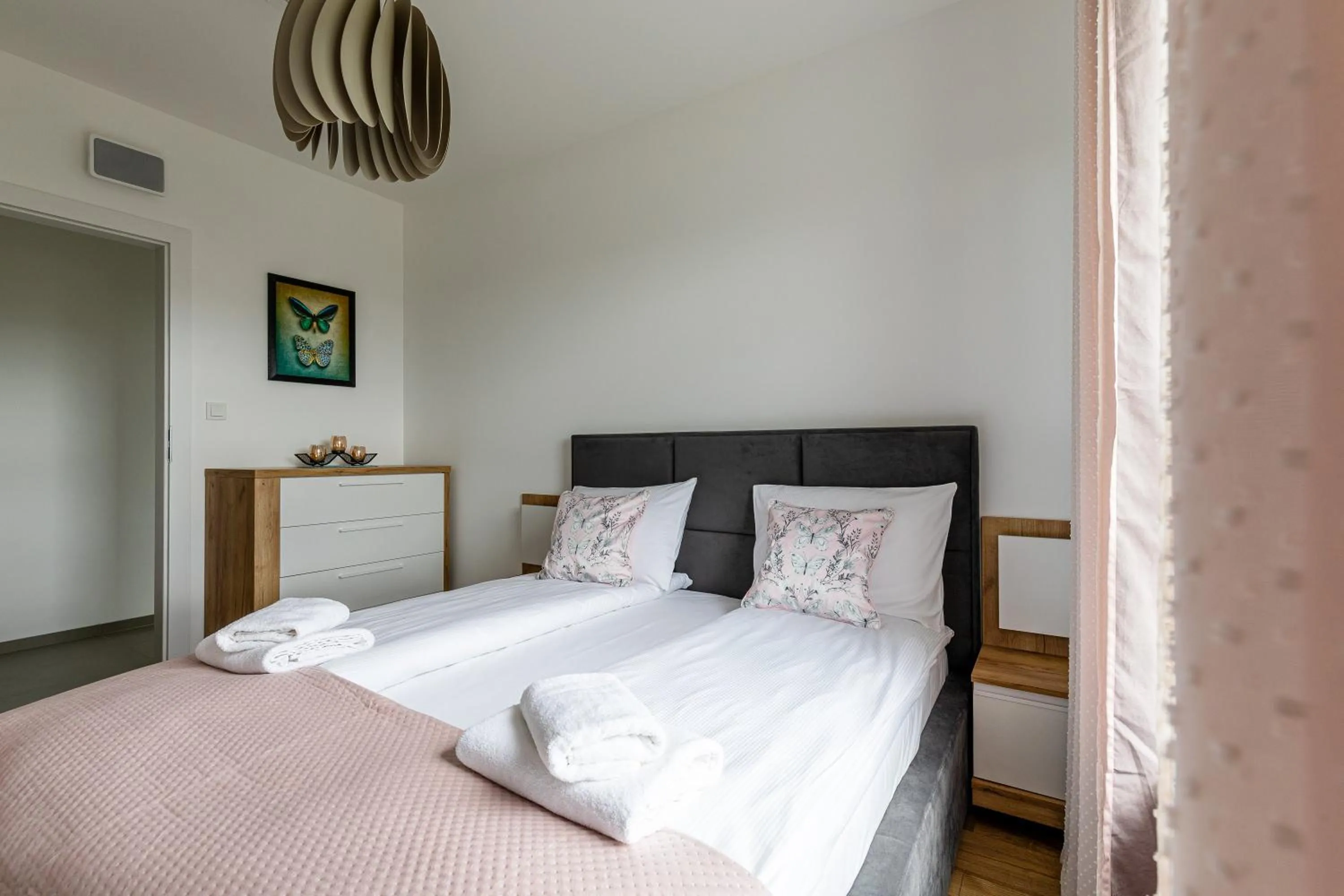 Bed in Symphony Baltica Towers Apartamenty