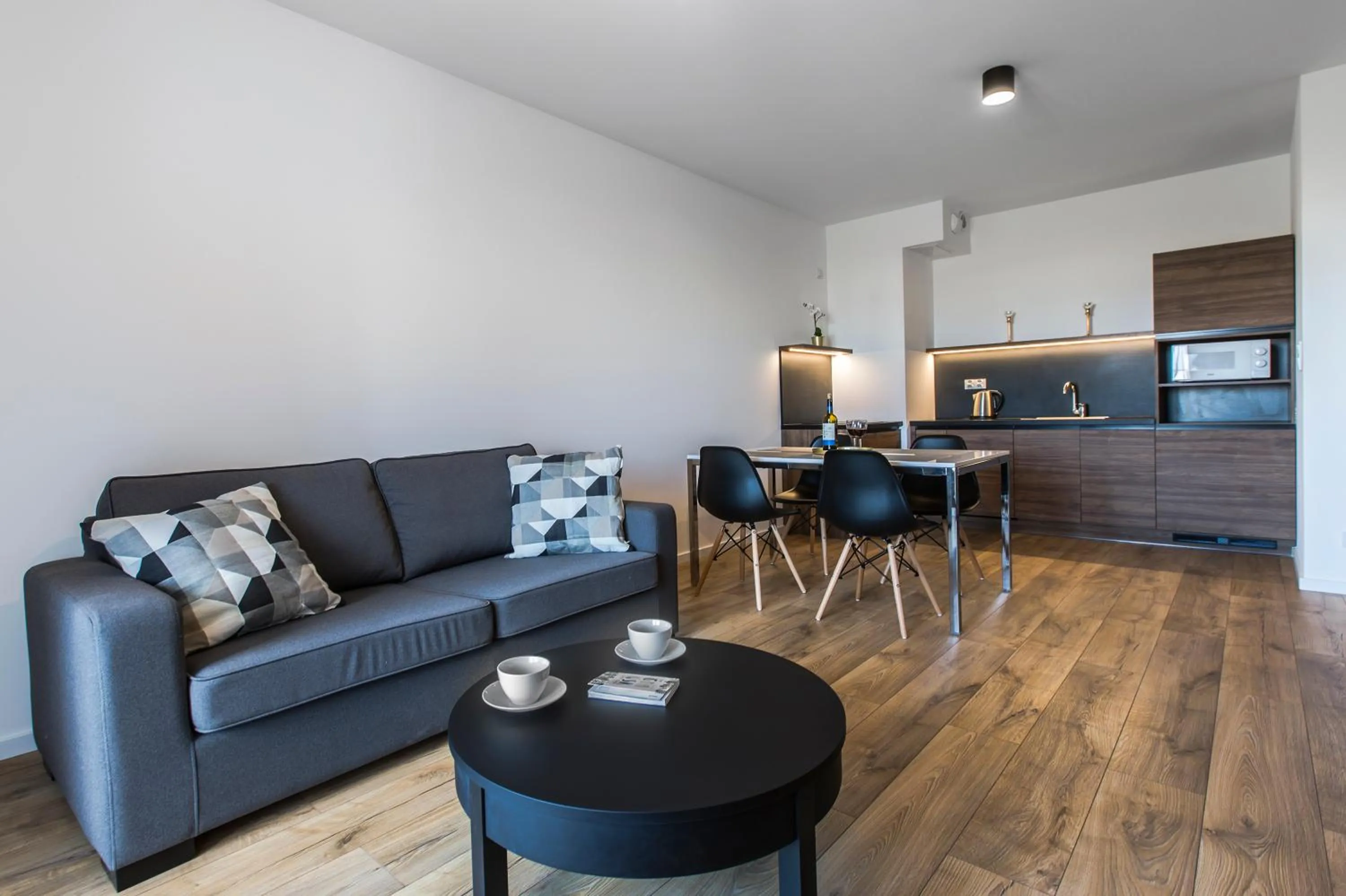 Kitchen or kitchenette in Symphony Baltica Towers Apartamenty