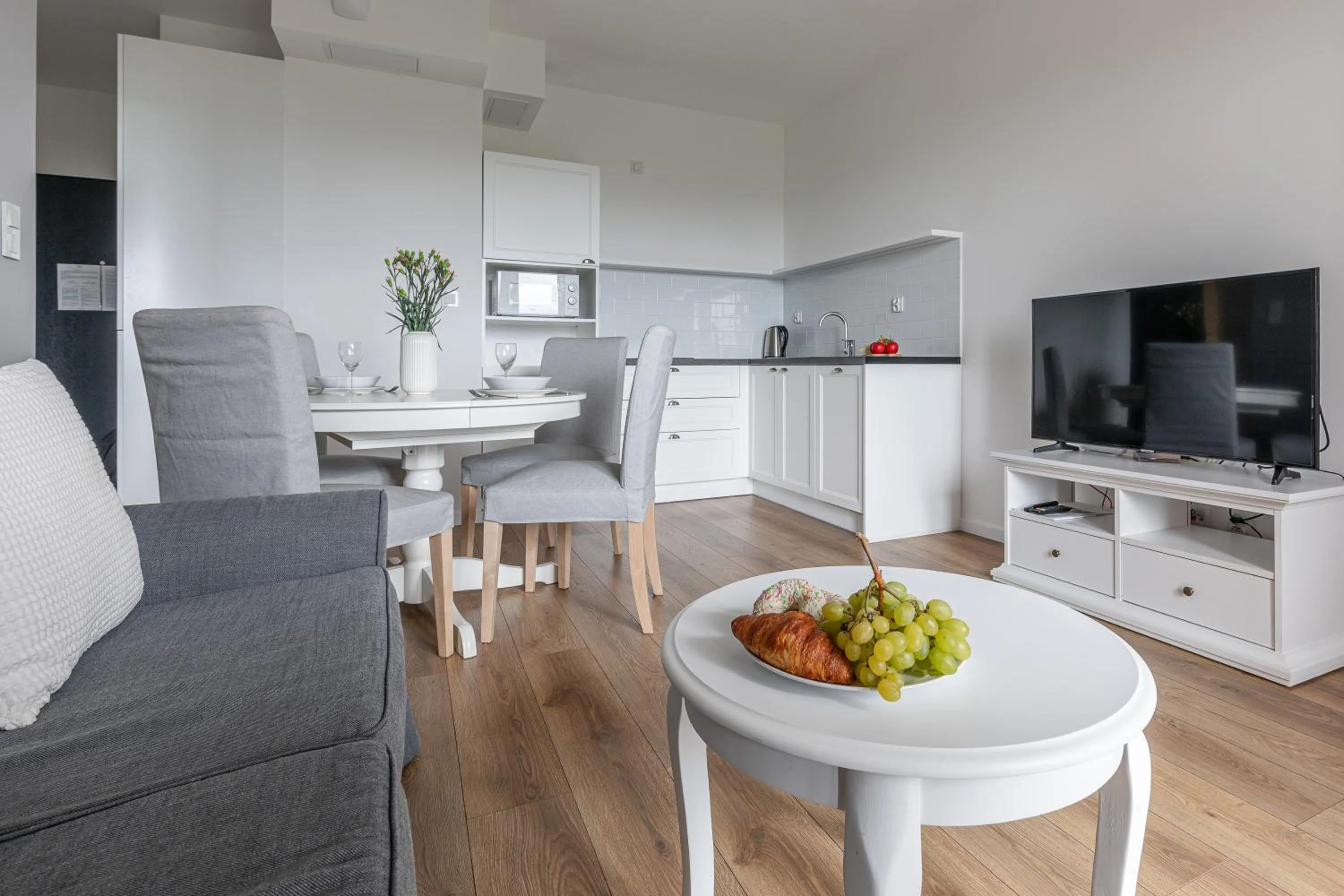 Kitchen or kitchenette in Symphony Baltica Towers Apartamenty