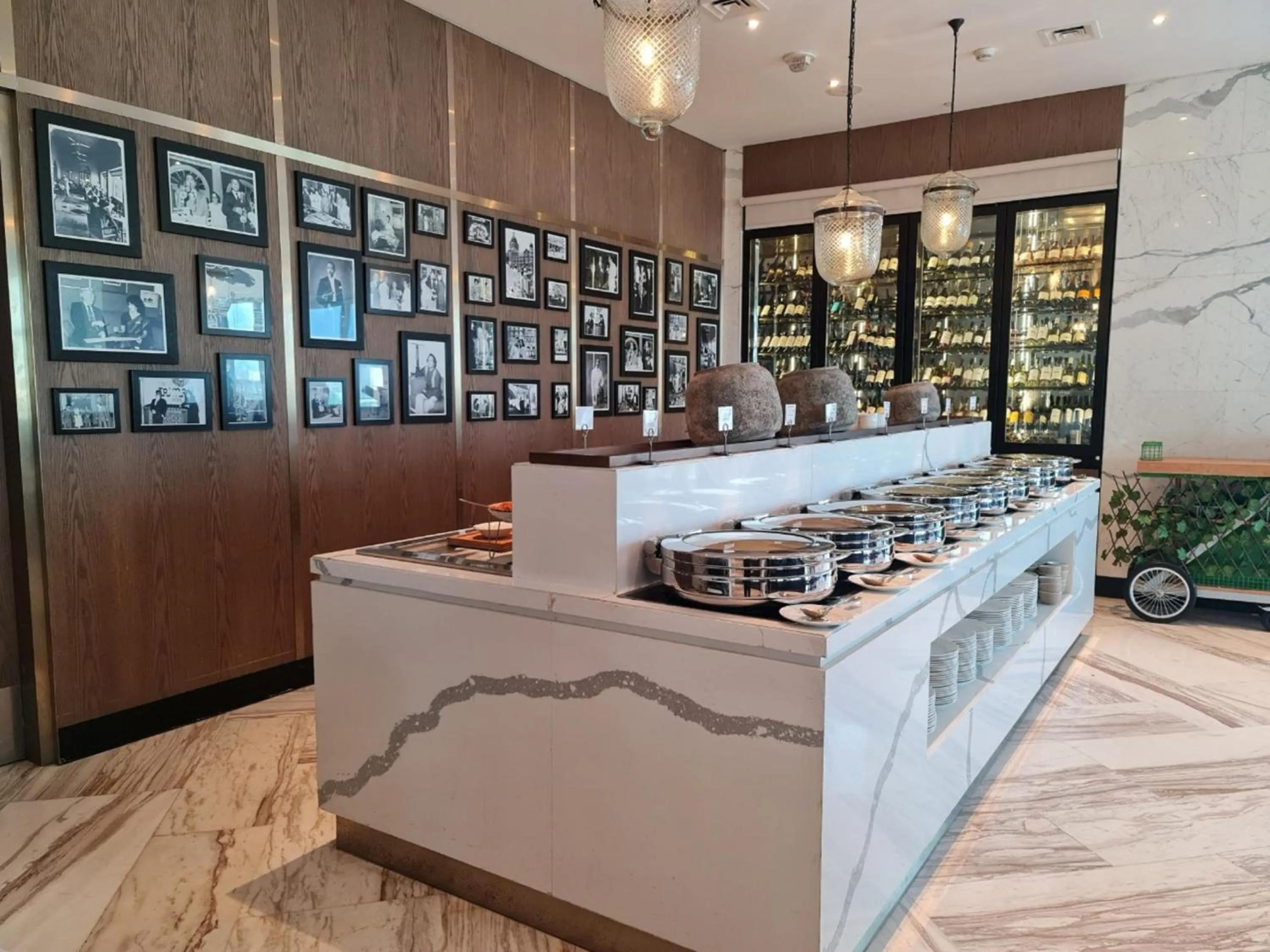 Restaurant/places to eat in Taj Jumeirah Lakes Towers