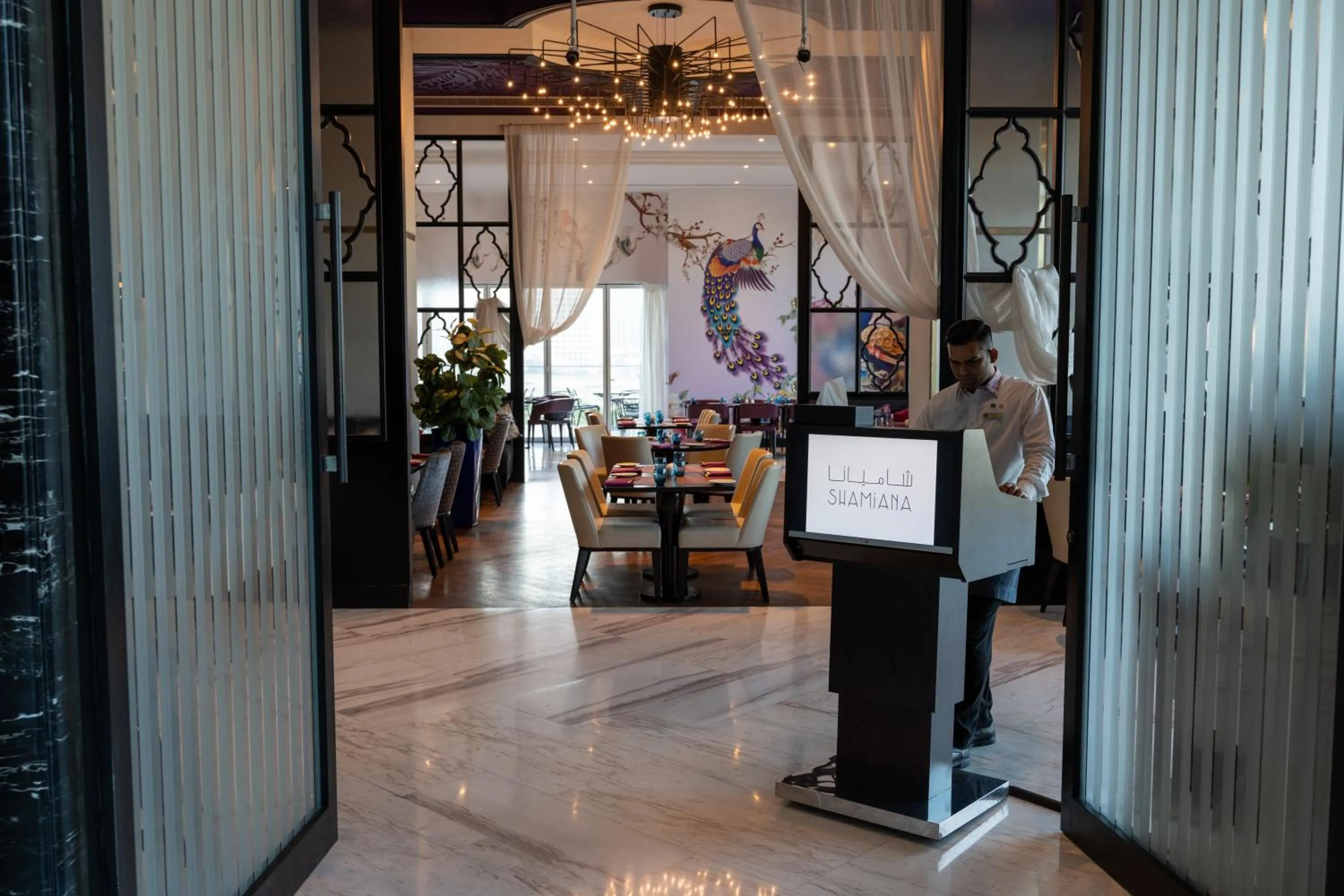 Restaurant/places to eat in Taj Jumeirah Lakes Towers