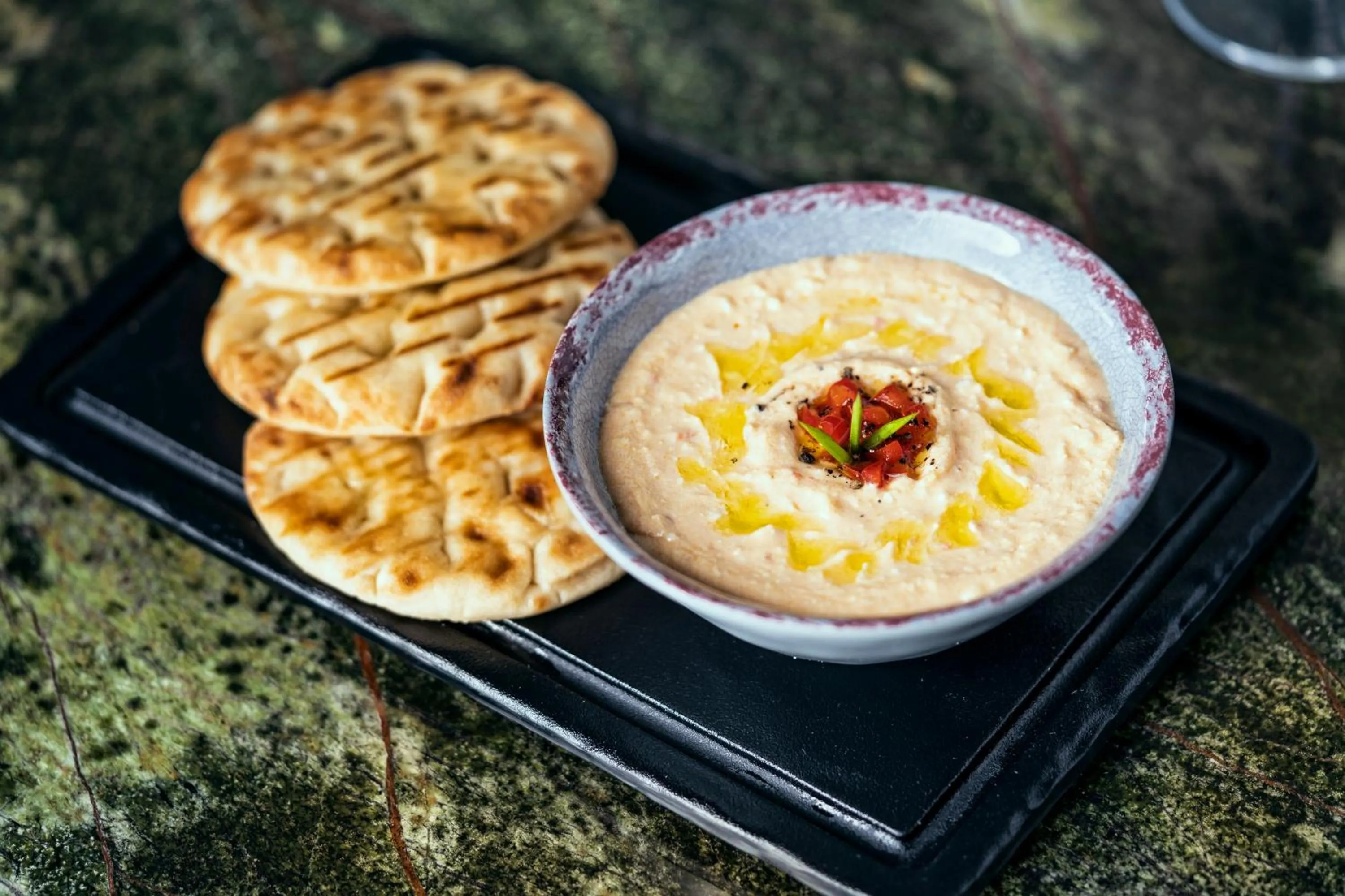 Restaurant/places to eat in Taj Jumeirah Lakes Towers