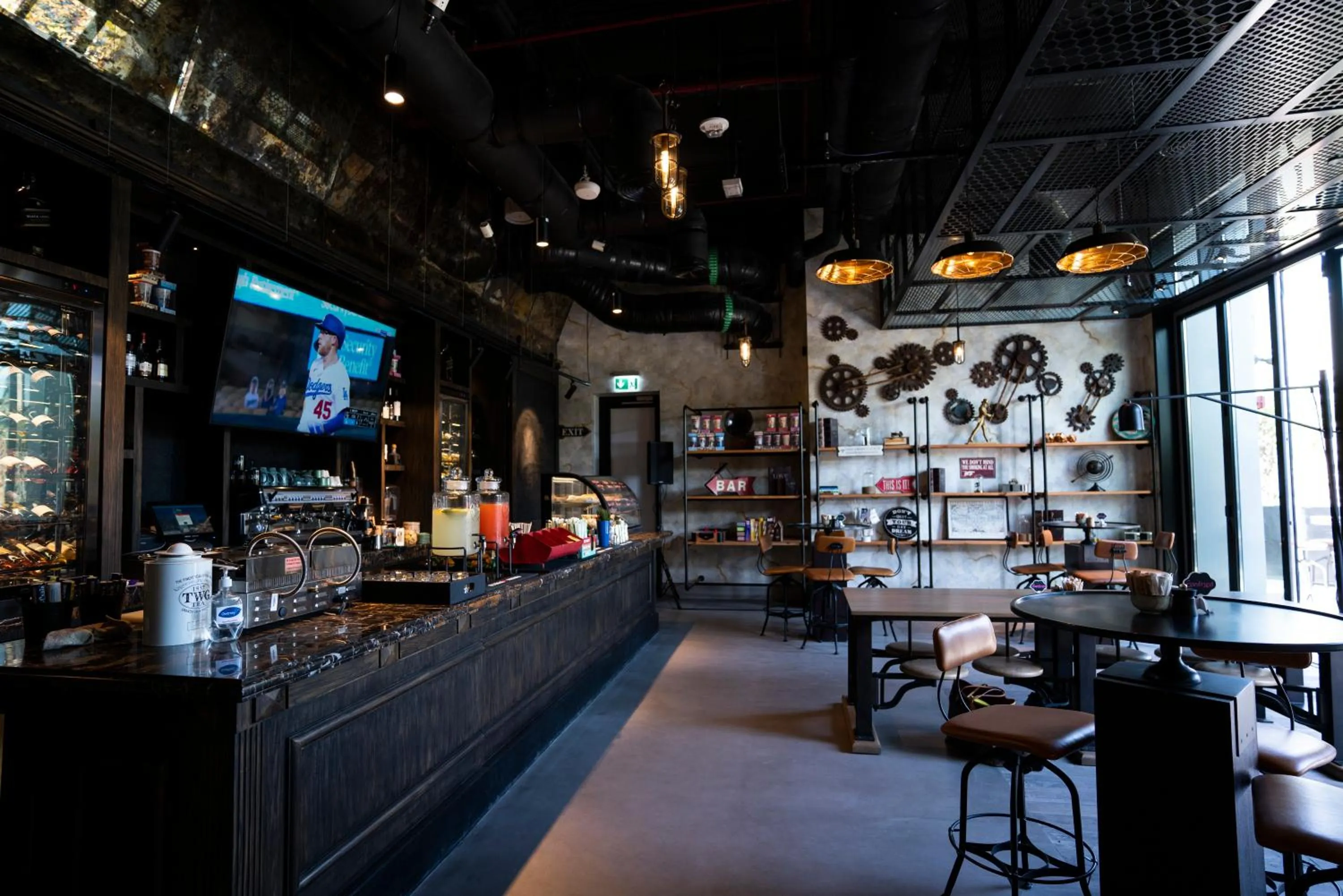 Restaurant/places to eat in Taj Jumeirah Lakes Towers