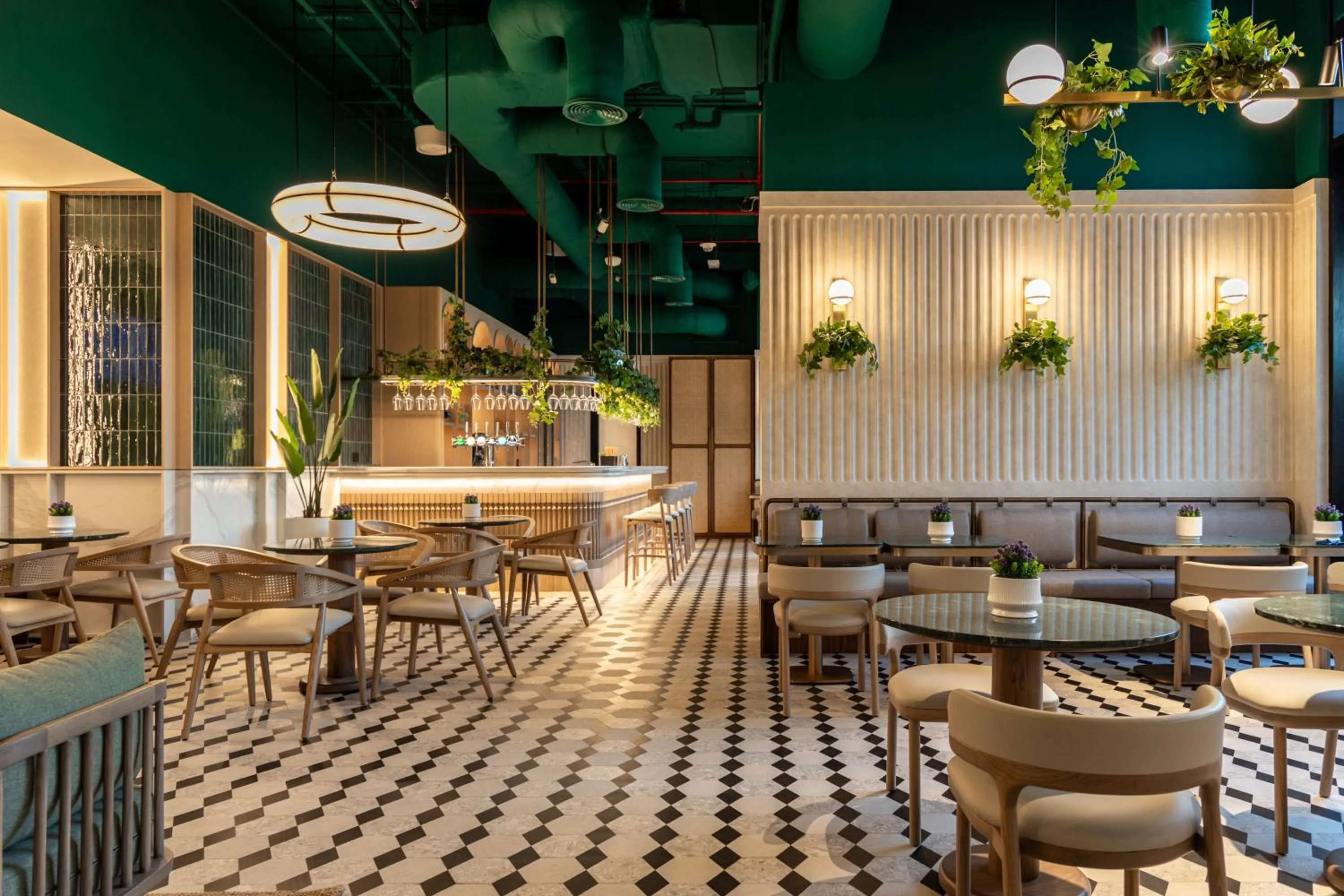 Restaurant/places to eat in Taj Jumeirah Lakes Towers