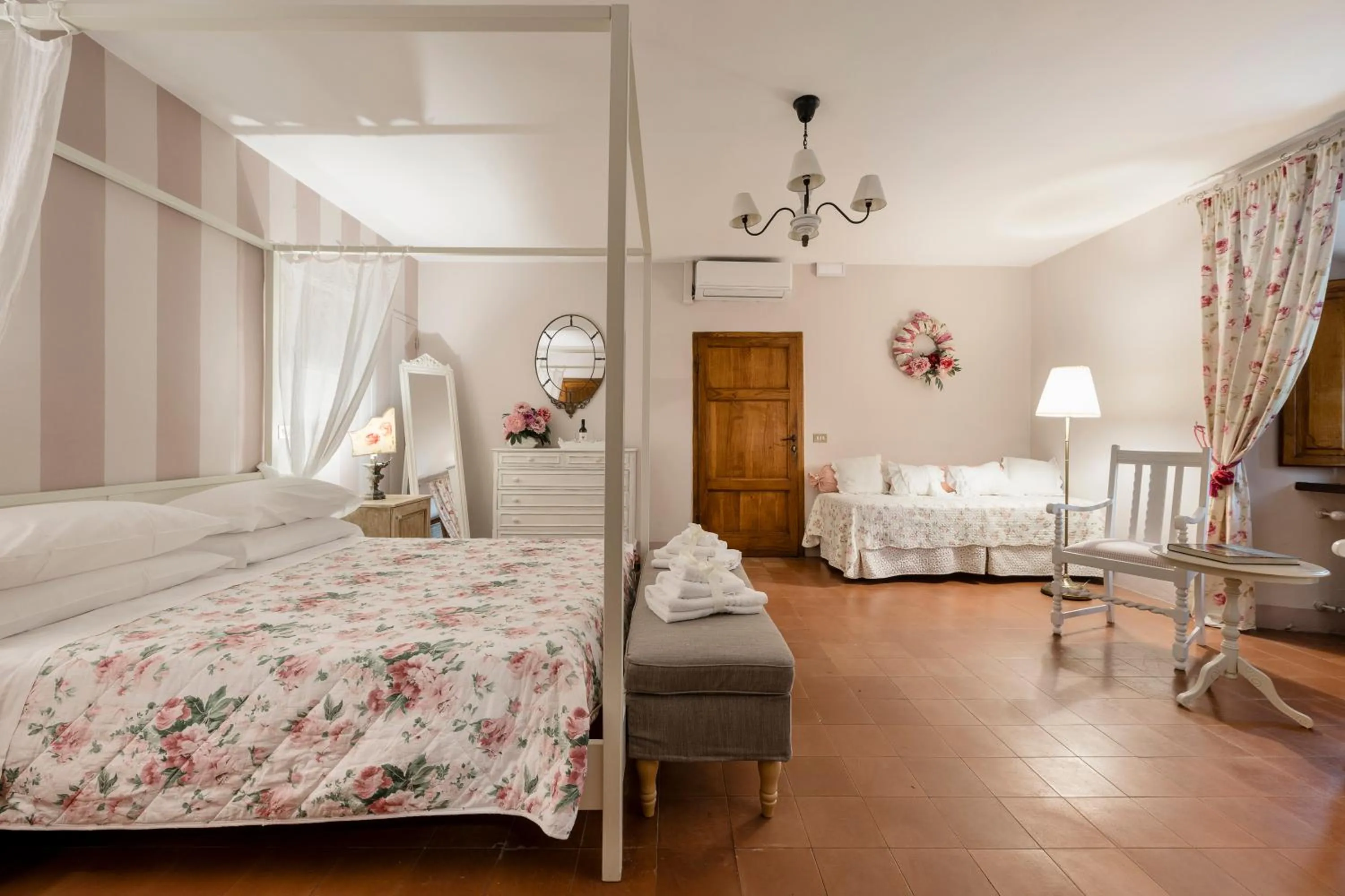 Bedroom, Bed in Giardino della Pieve Relais- Adult Only