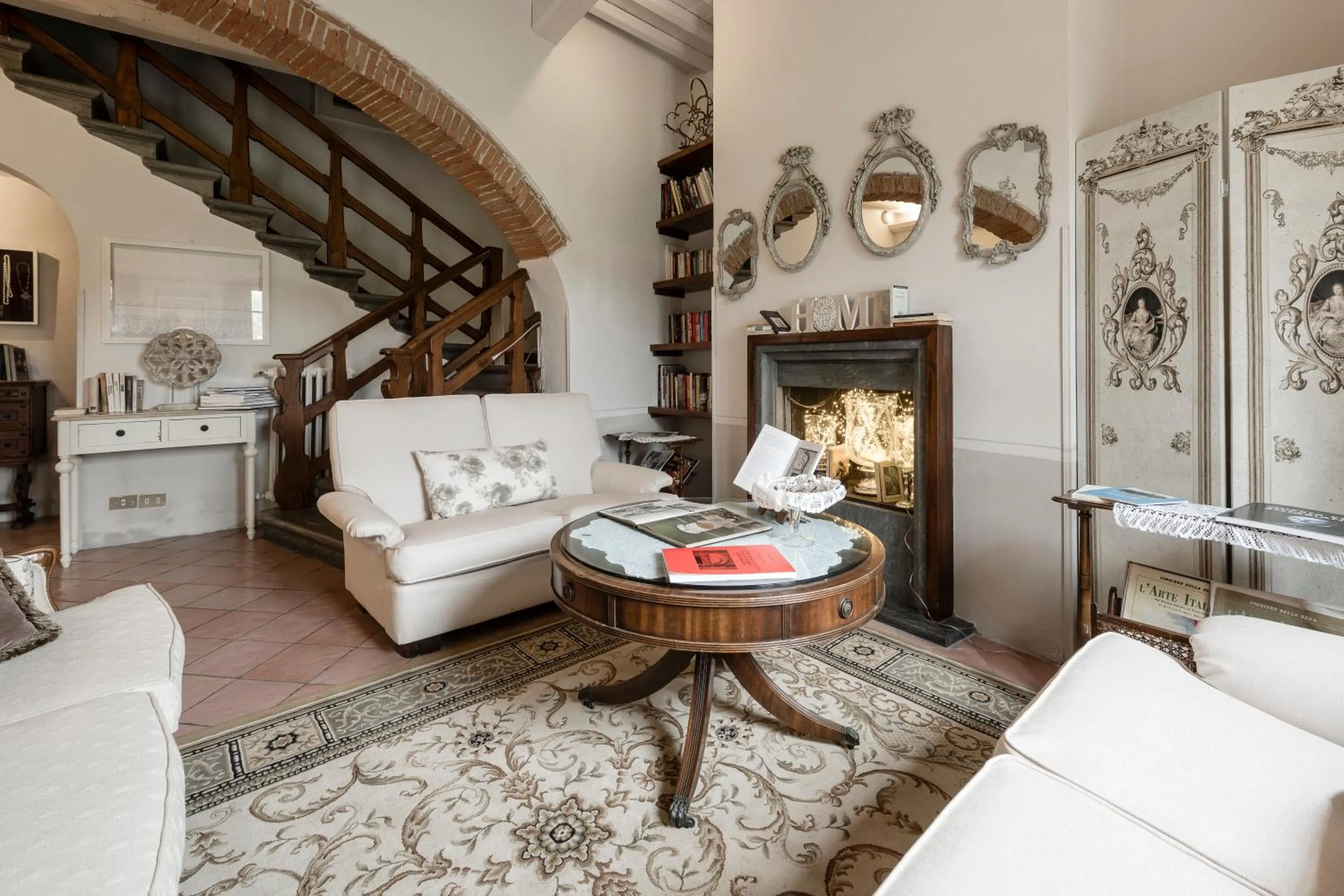 Library in Giardino della Pieve Relais- Adult Only