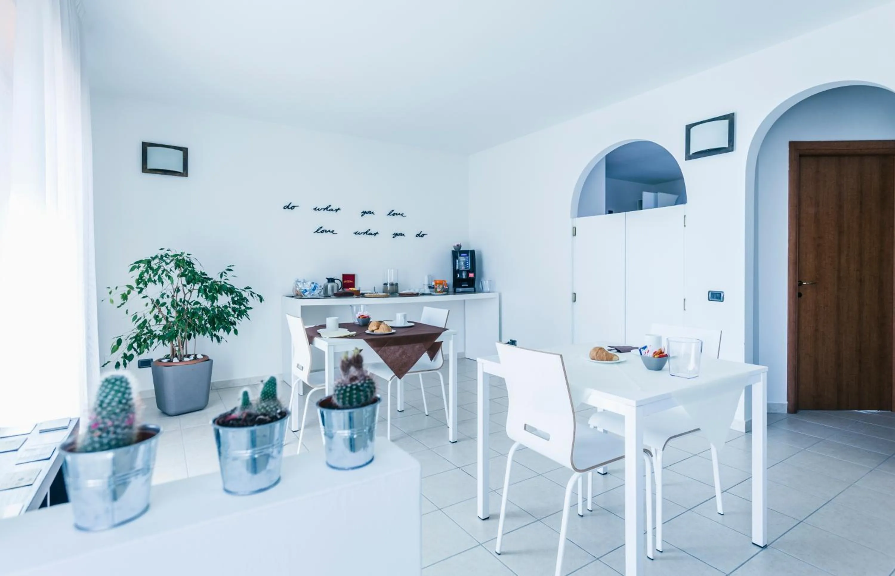 Buffet breakfast in La Postale