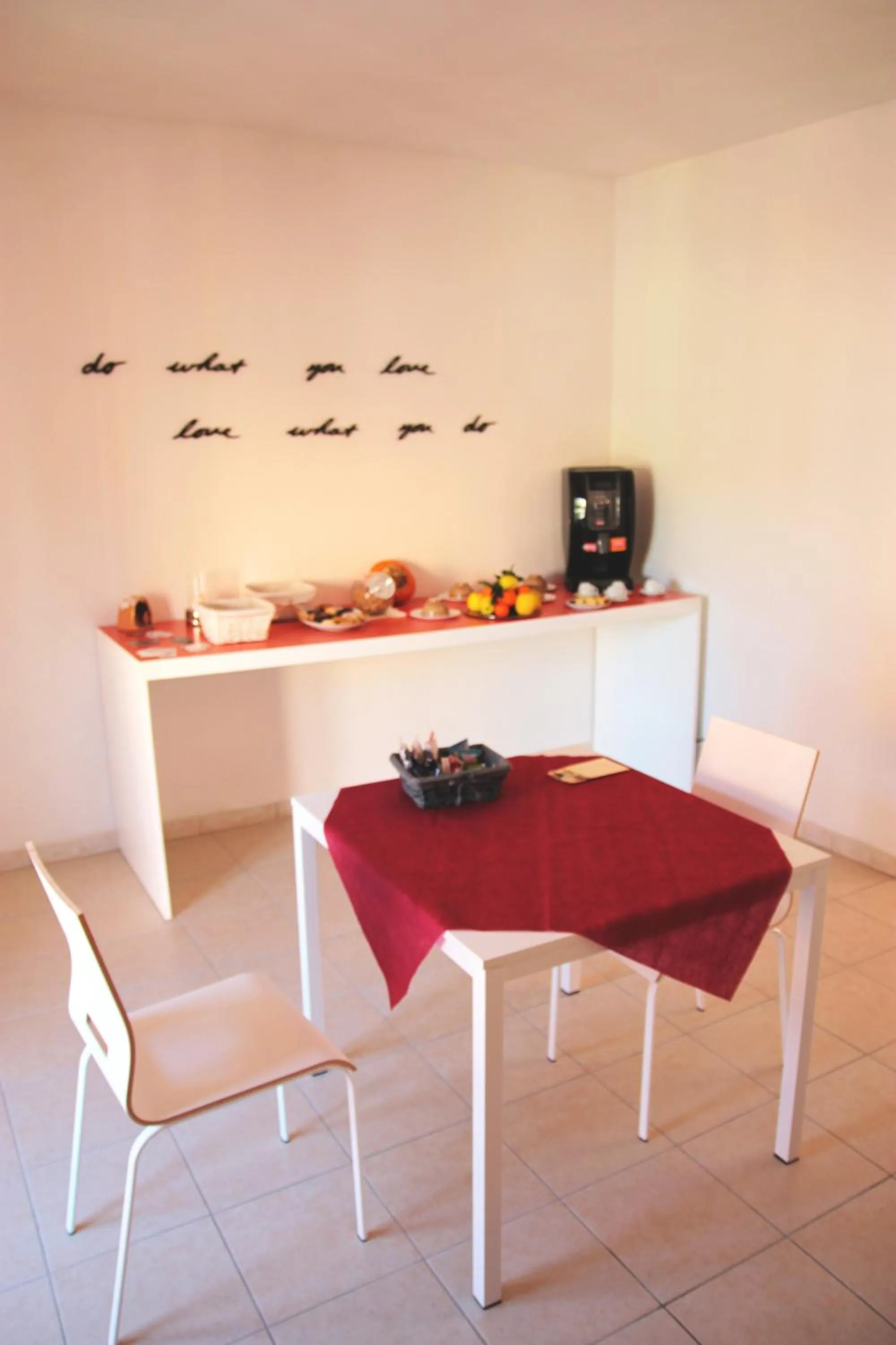 Coffee/tea facilities in La Postale