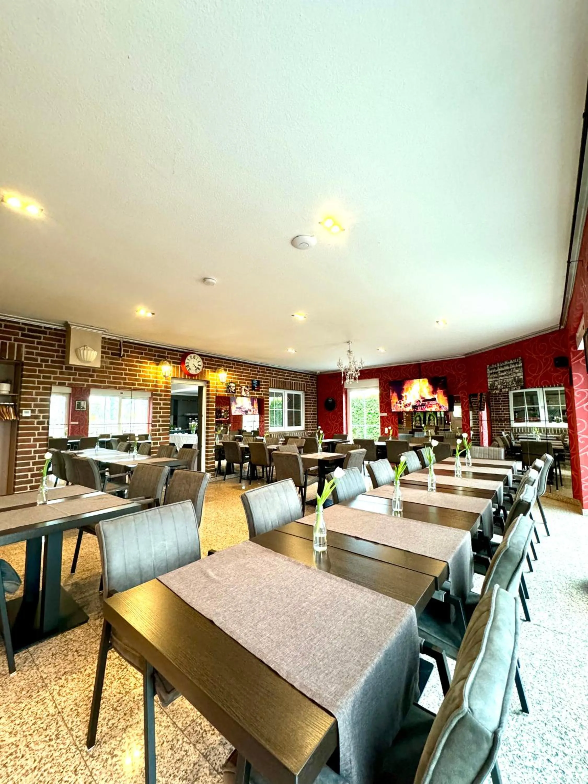 Restaurant/places to eat in DUA Hotel