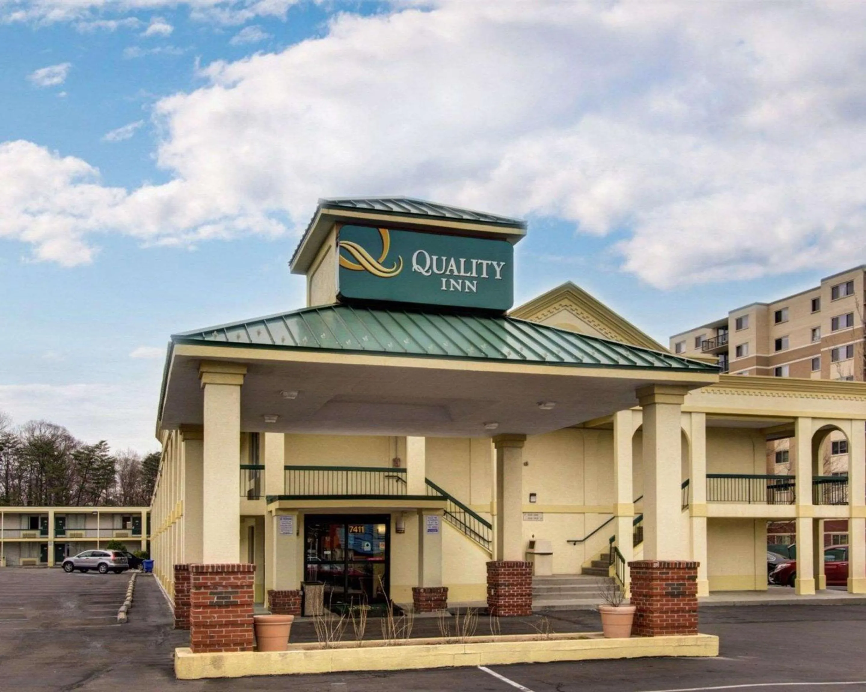 Property building in Quality Inn Takoma Park