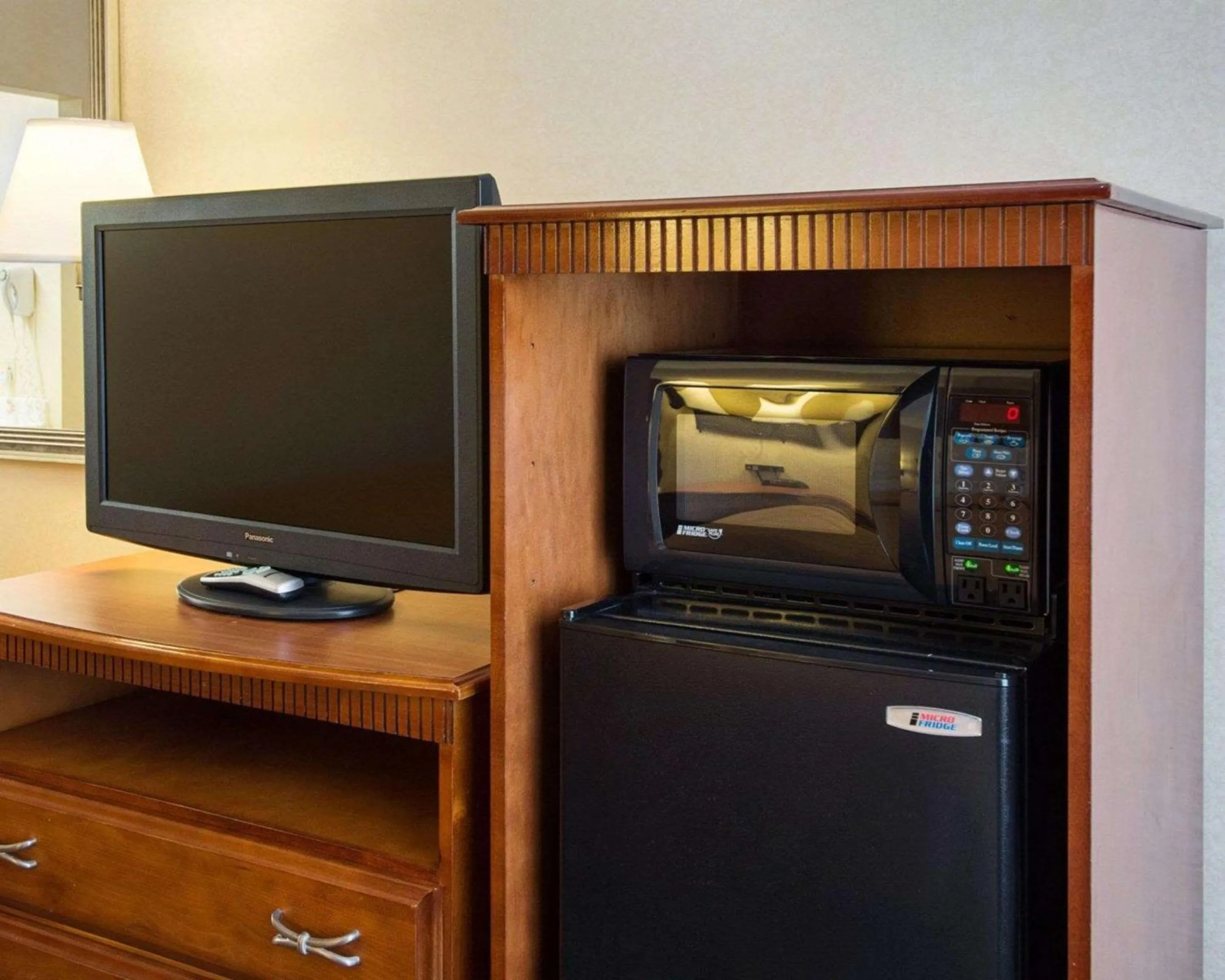 Photo of the whole room in Quality Inn Takoma Park