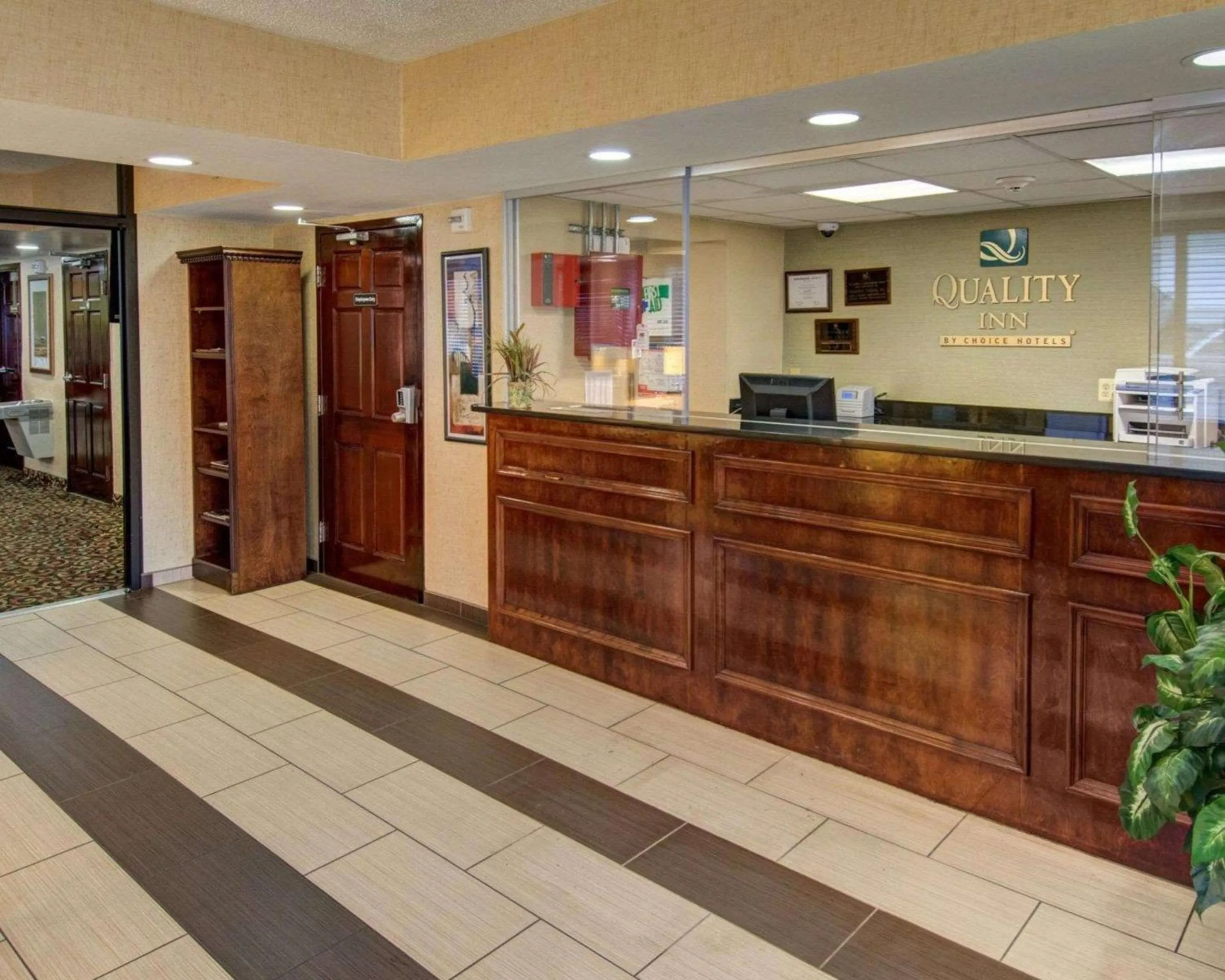Lobby or reception in Quality Inn Takoma Park