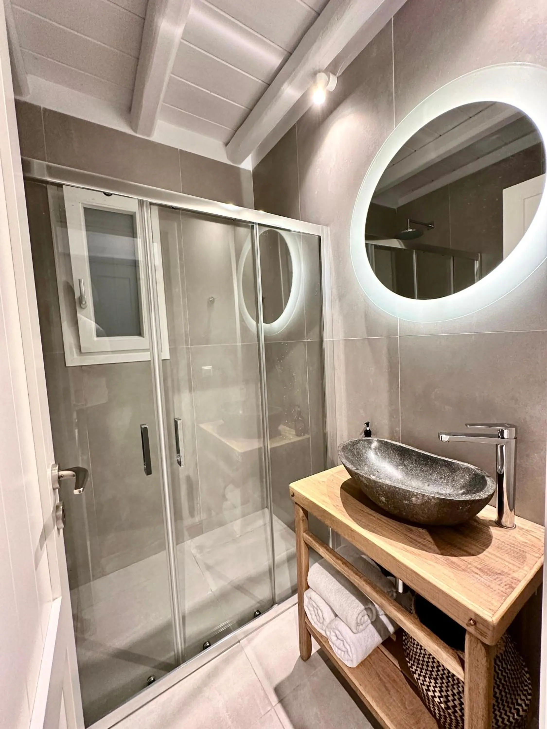 Shower in Sofos Suites Mykonos