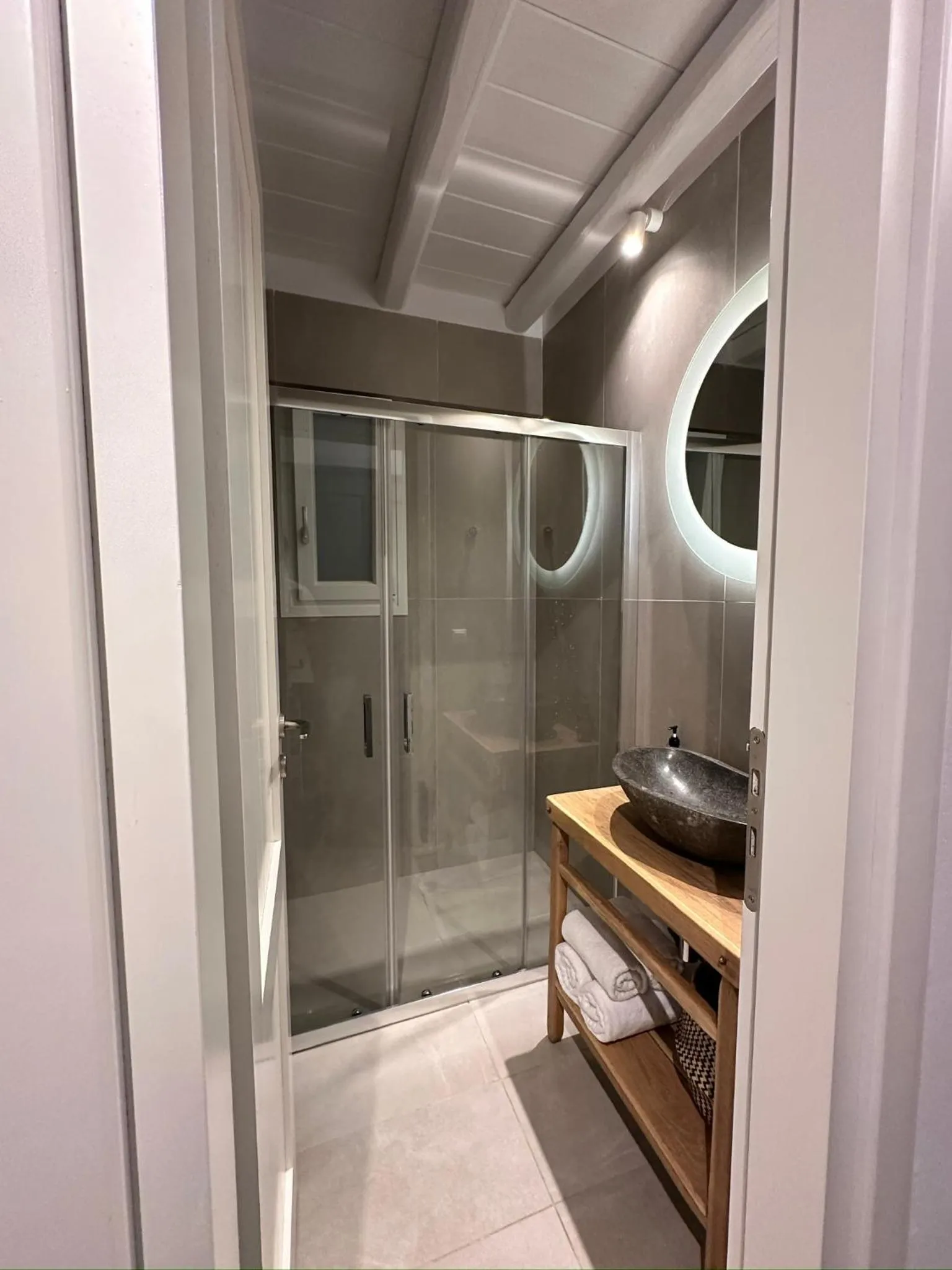 Shower in Sofos Suites Mykonos