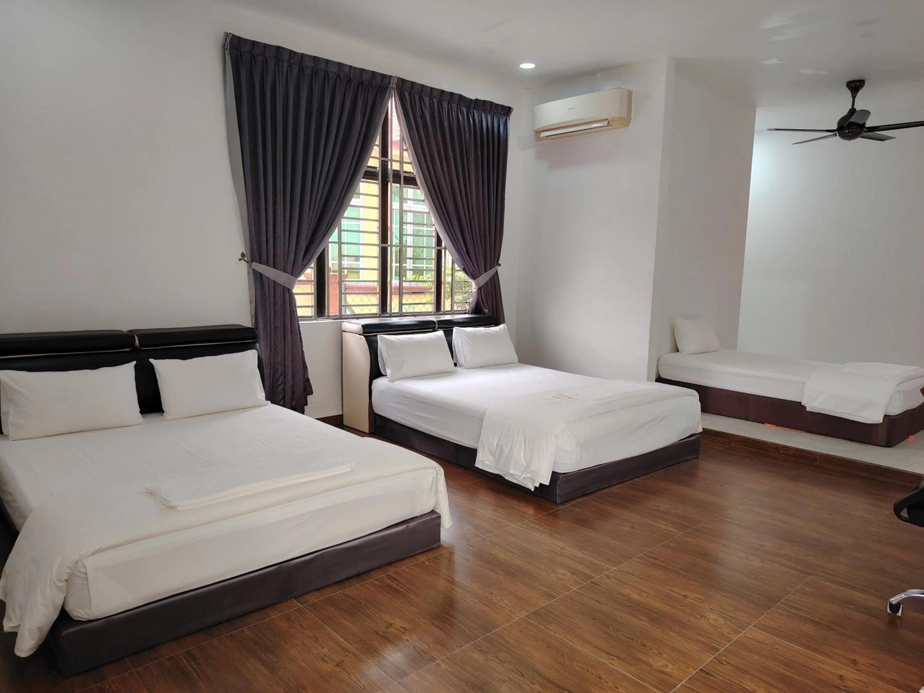 Bedroom, Bed in Mersing Maple Villa